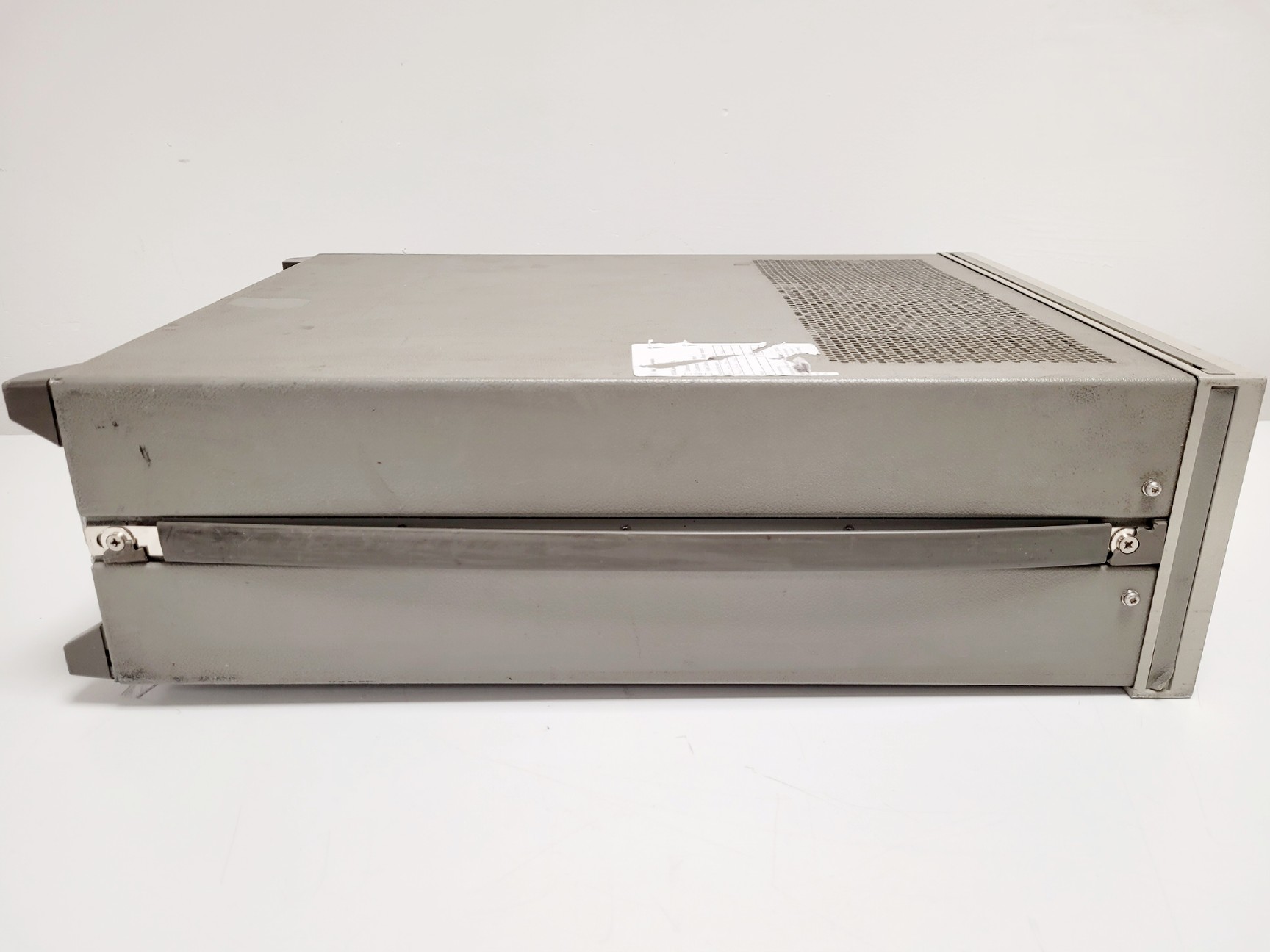 Image of Hewlett Packard 8664A Synthesized Signal Generator