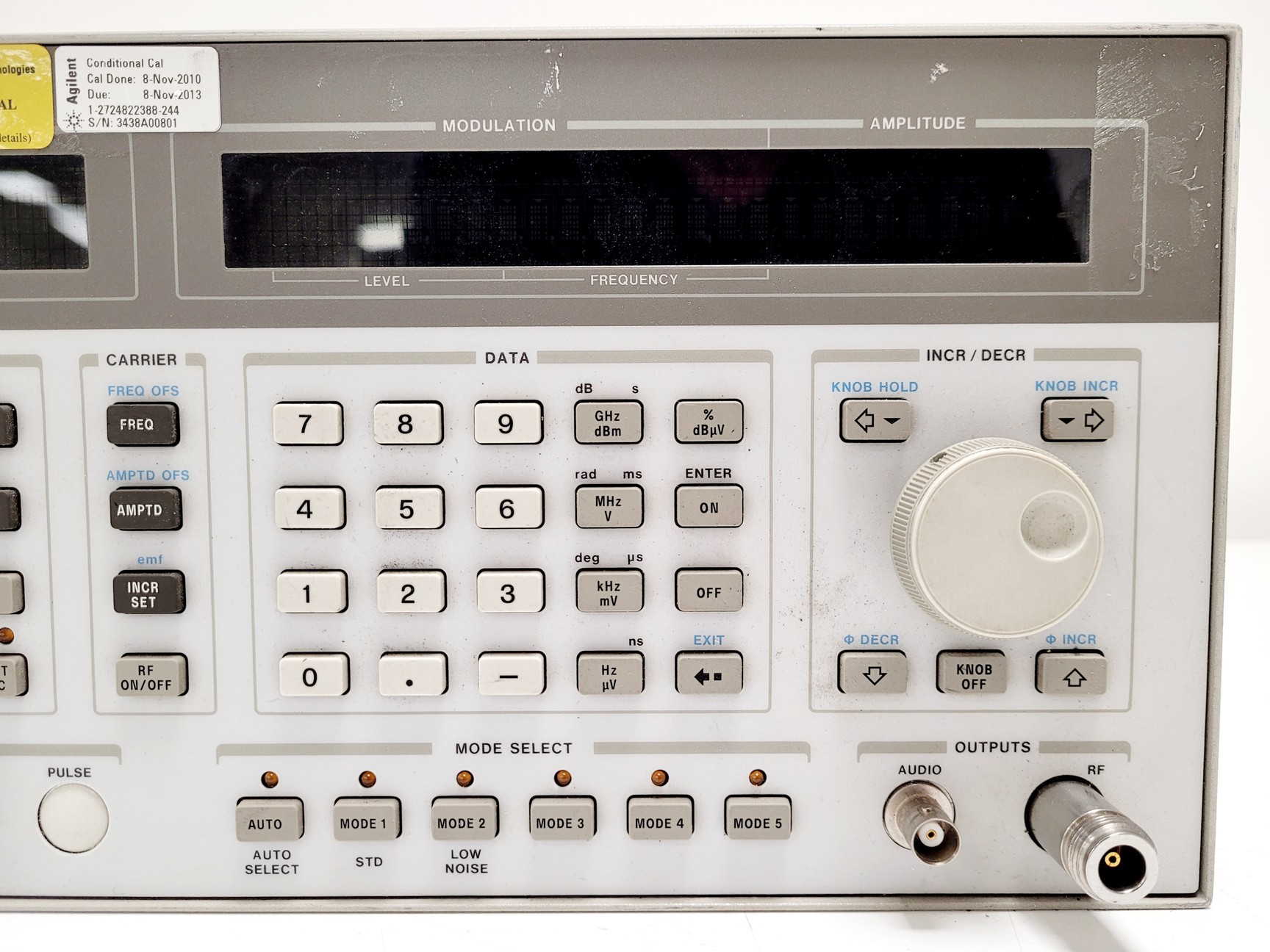 Image of Hewlett Packard 8664A Synthesized Signal Generator