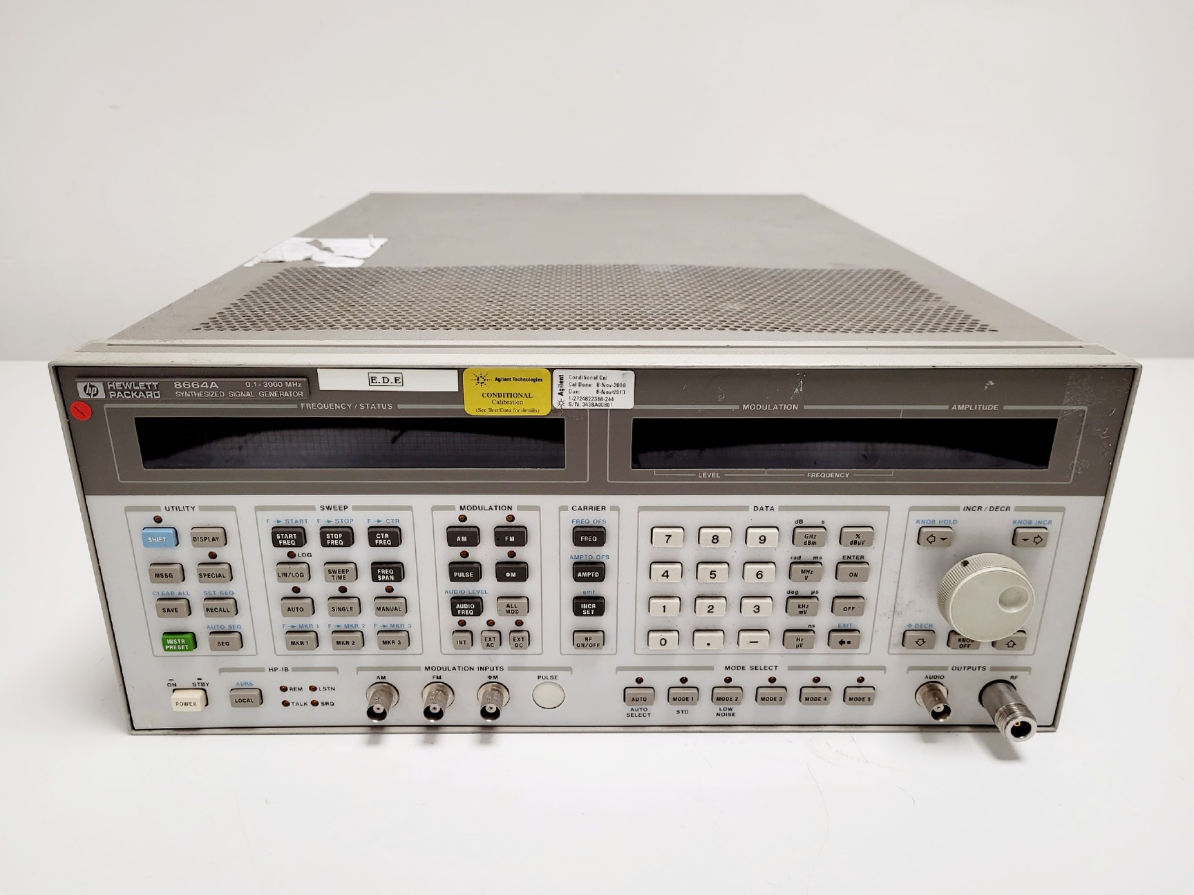 Image of Hewlett Packard 8664A Synthesized Signal Generator