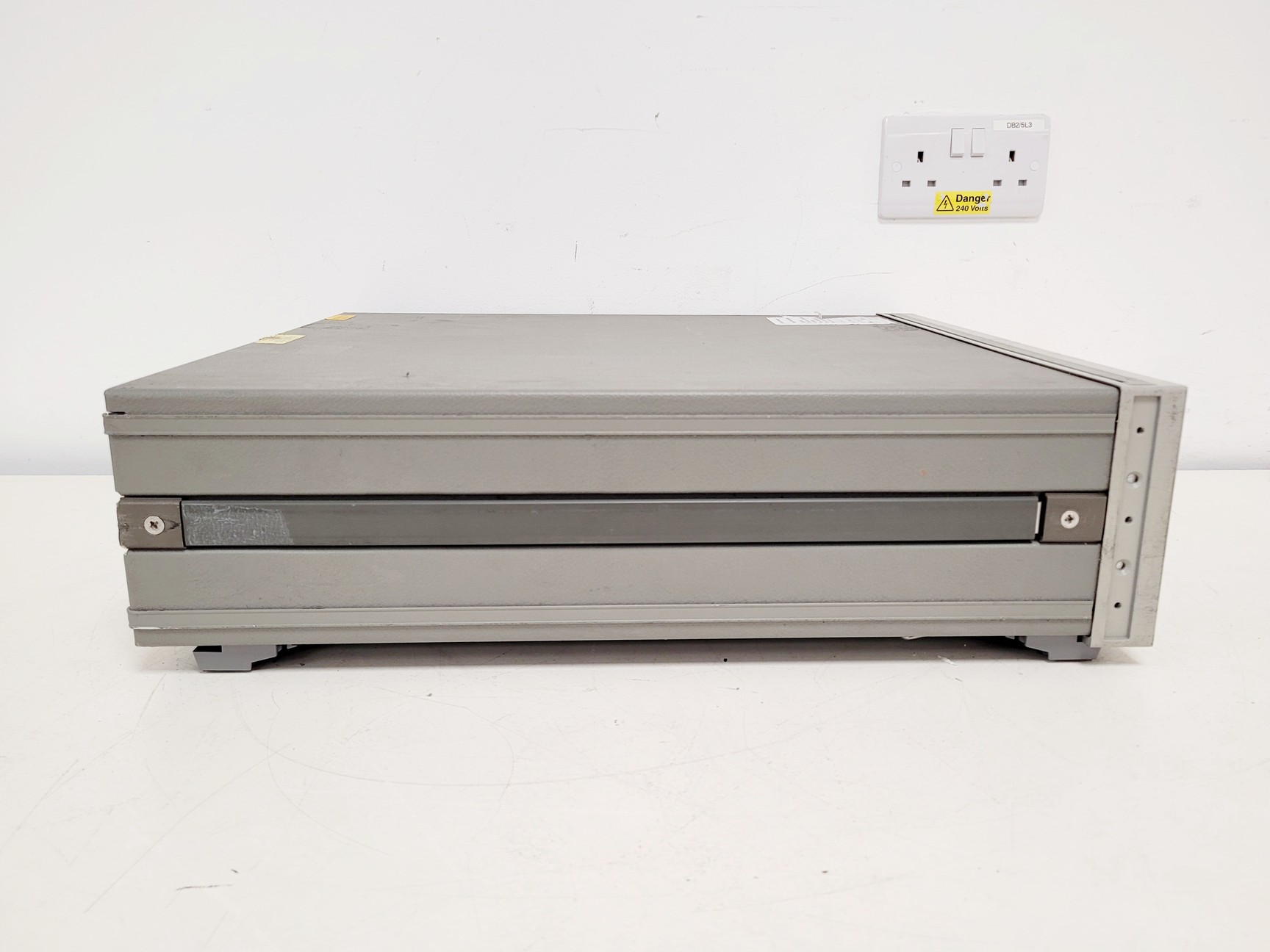 Image of Hewlett Packard 3325B Synthesizer/Function Generator