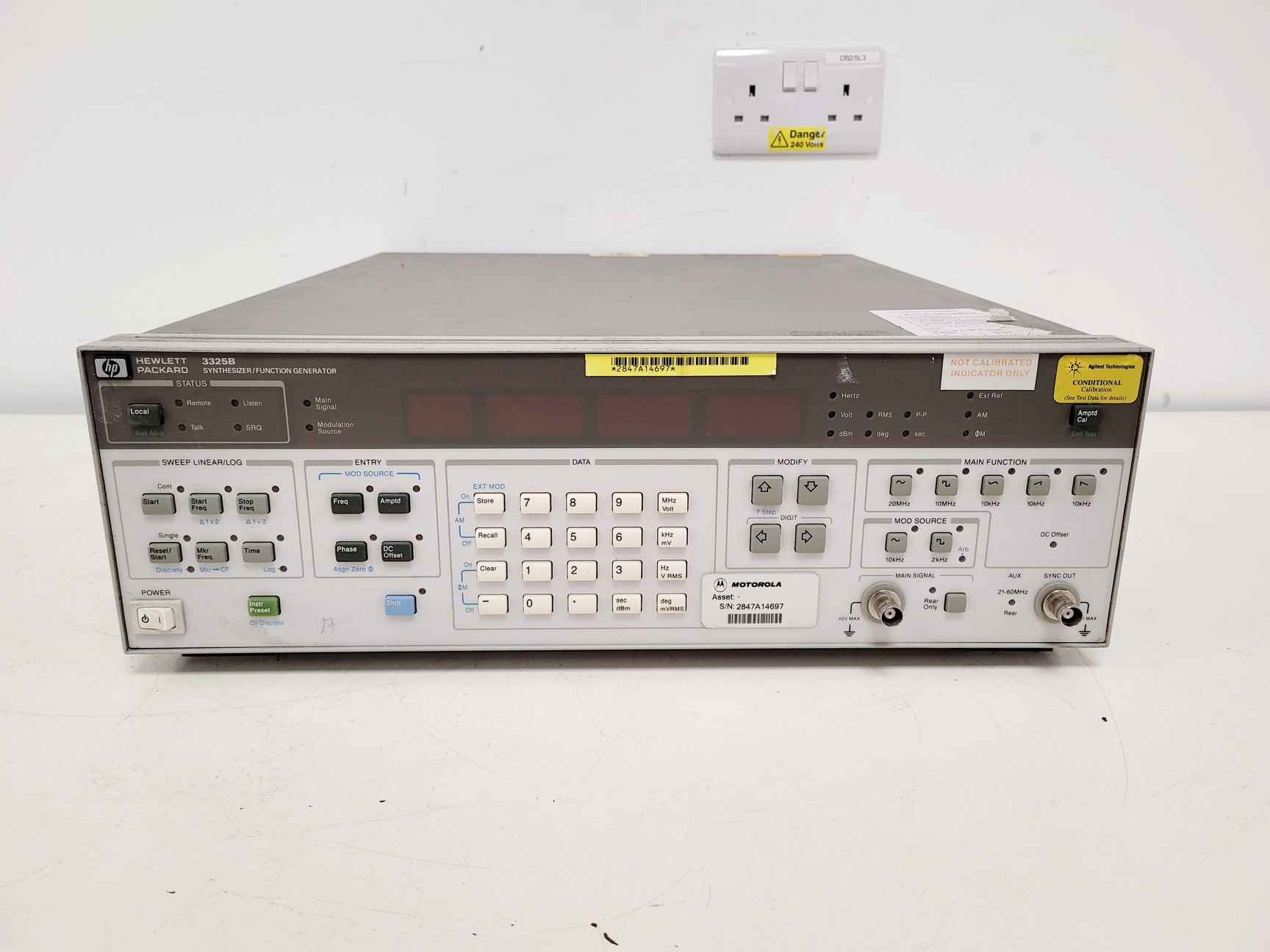 Image of Hewlett Packard 3325B Synthesizer/Function Generator