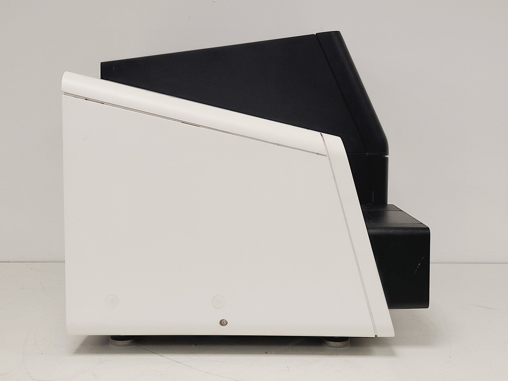 Image of Illumina MiSeq DNA Sequencer