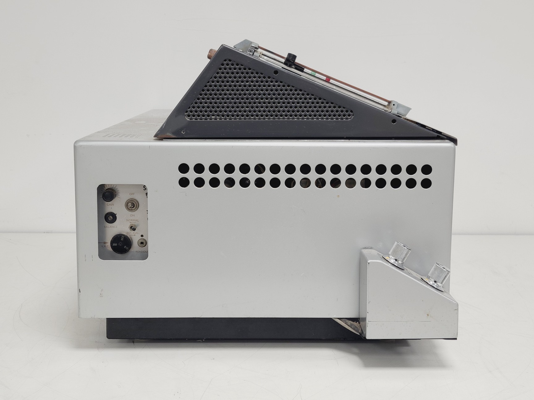 Image of Perkin Elmer Model 457 Grating Infrared Spectrophotometer