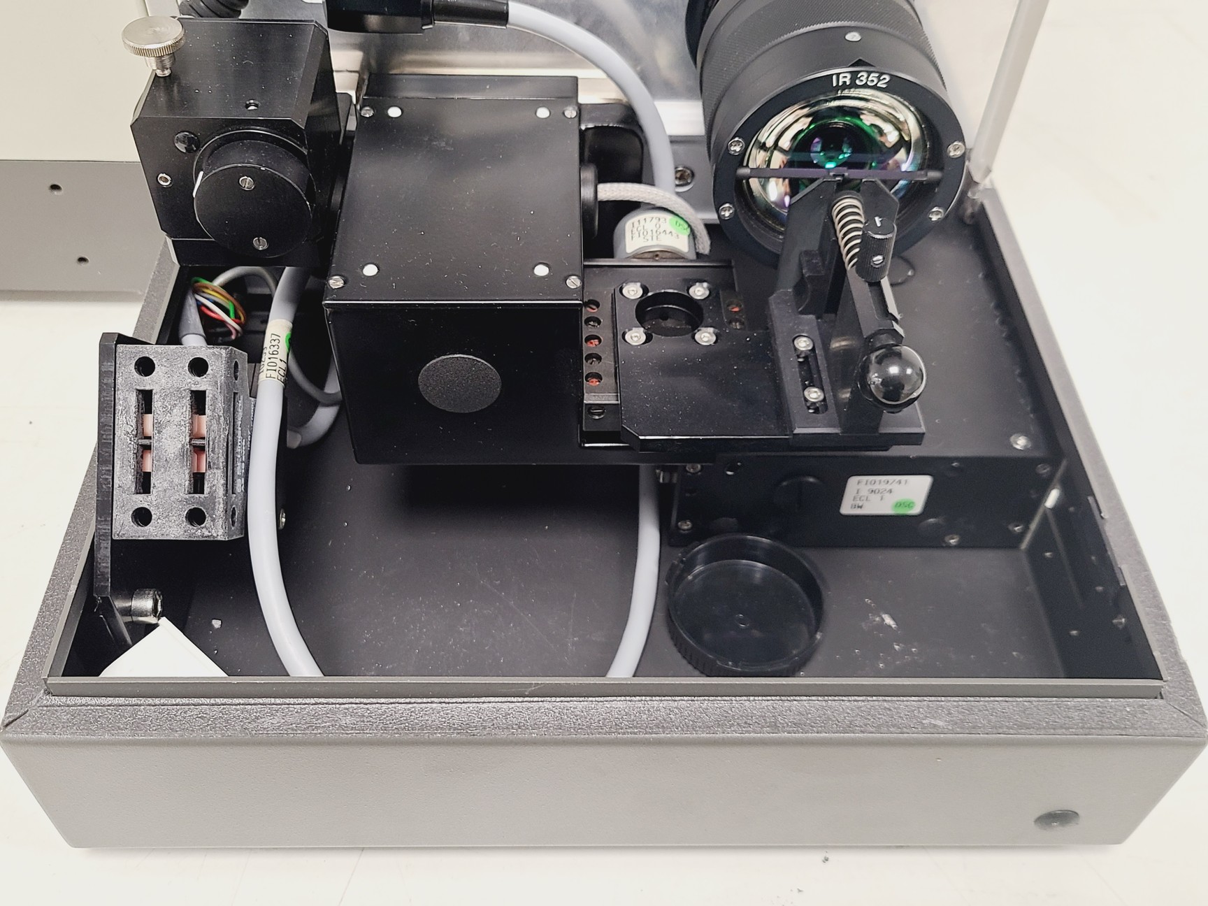 Image of Bruker Equinox 55 FTIR Spectrometer/Bruker FRA 106-S Raman Spectrometer