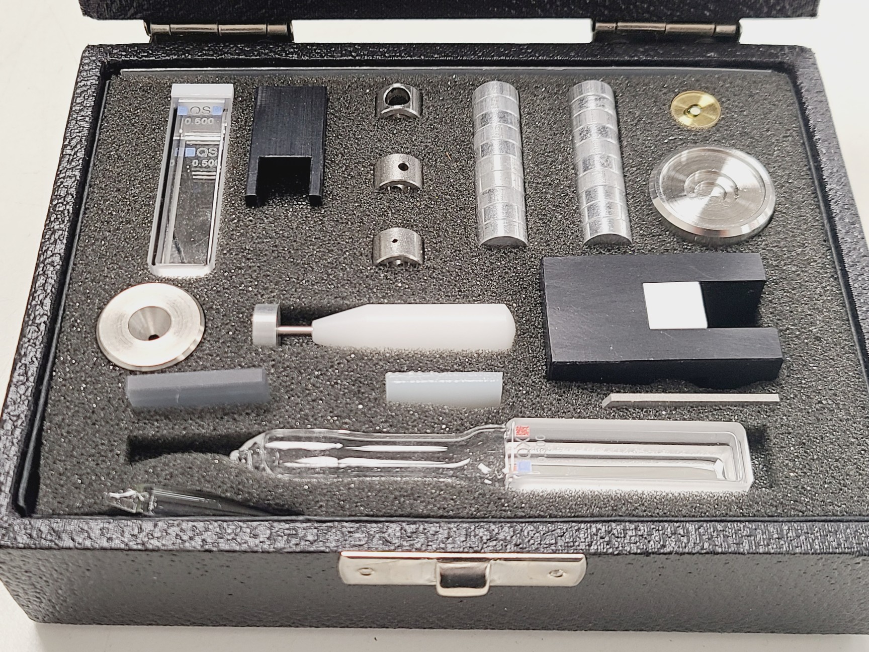 Image of Bruker Equinox 55 FTIR Spectrometer/Bruker FRA 106-S Raman Spectrometer