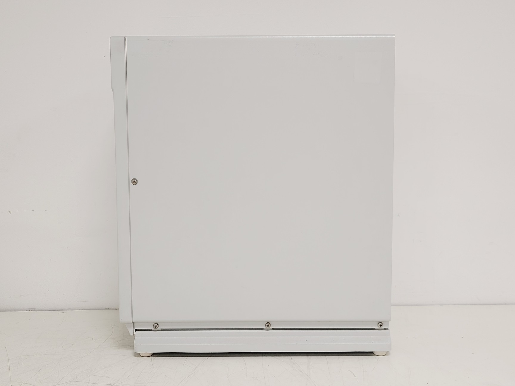 Image of Dionex UVD170U W/ P680 HPLC Pump and SOR-100 Solvent Rack Chromatography