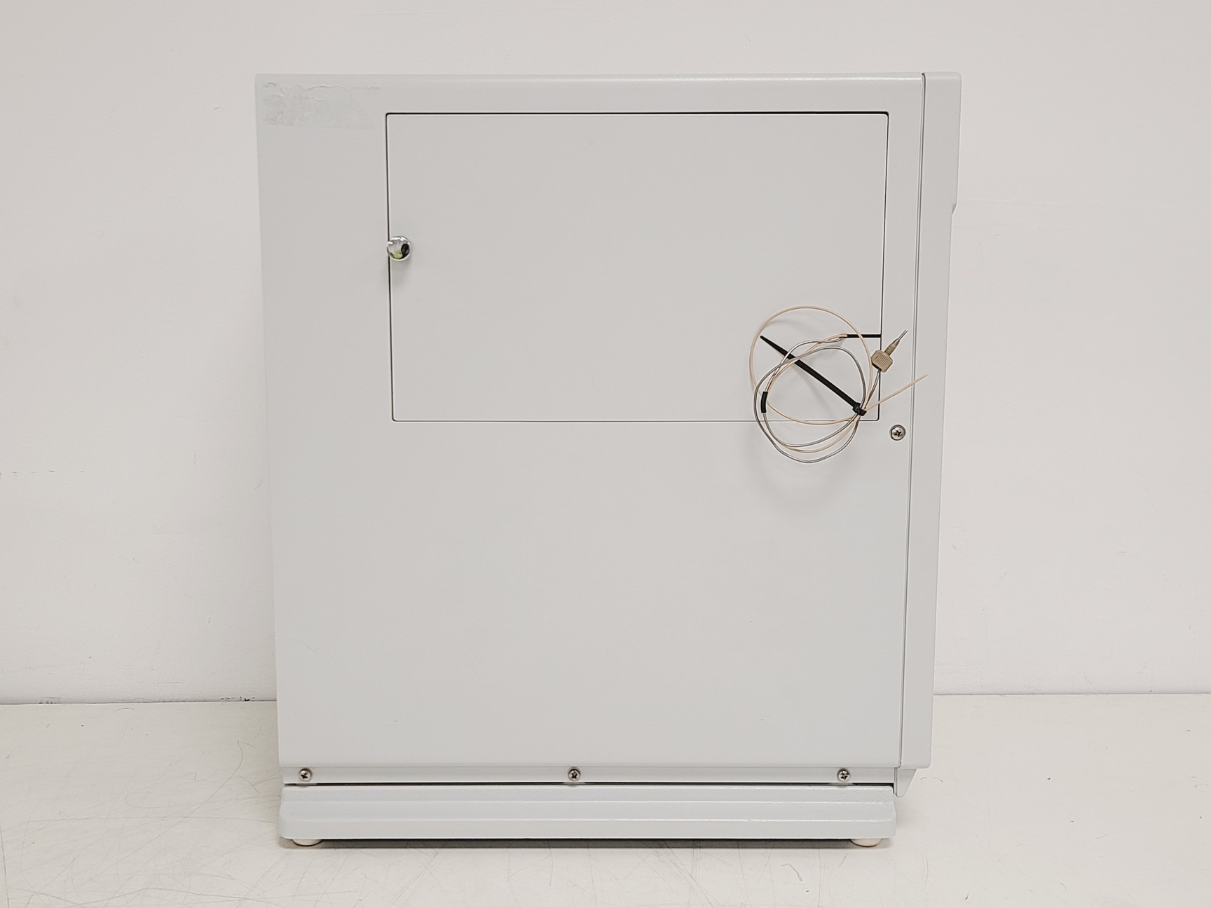 Image of Dionex UVD170U W/ P680 HPLC Pump and SOR-100 Solvent Rack Chromatography