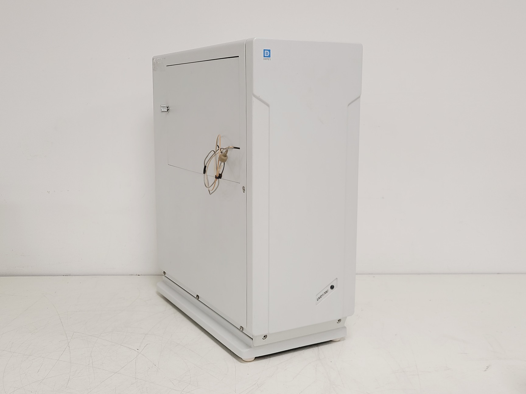Sor Rack Dionex UVD170U W/ P680 HPLC Pump and SOR-100 Solvent Rack Chromatography