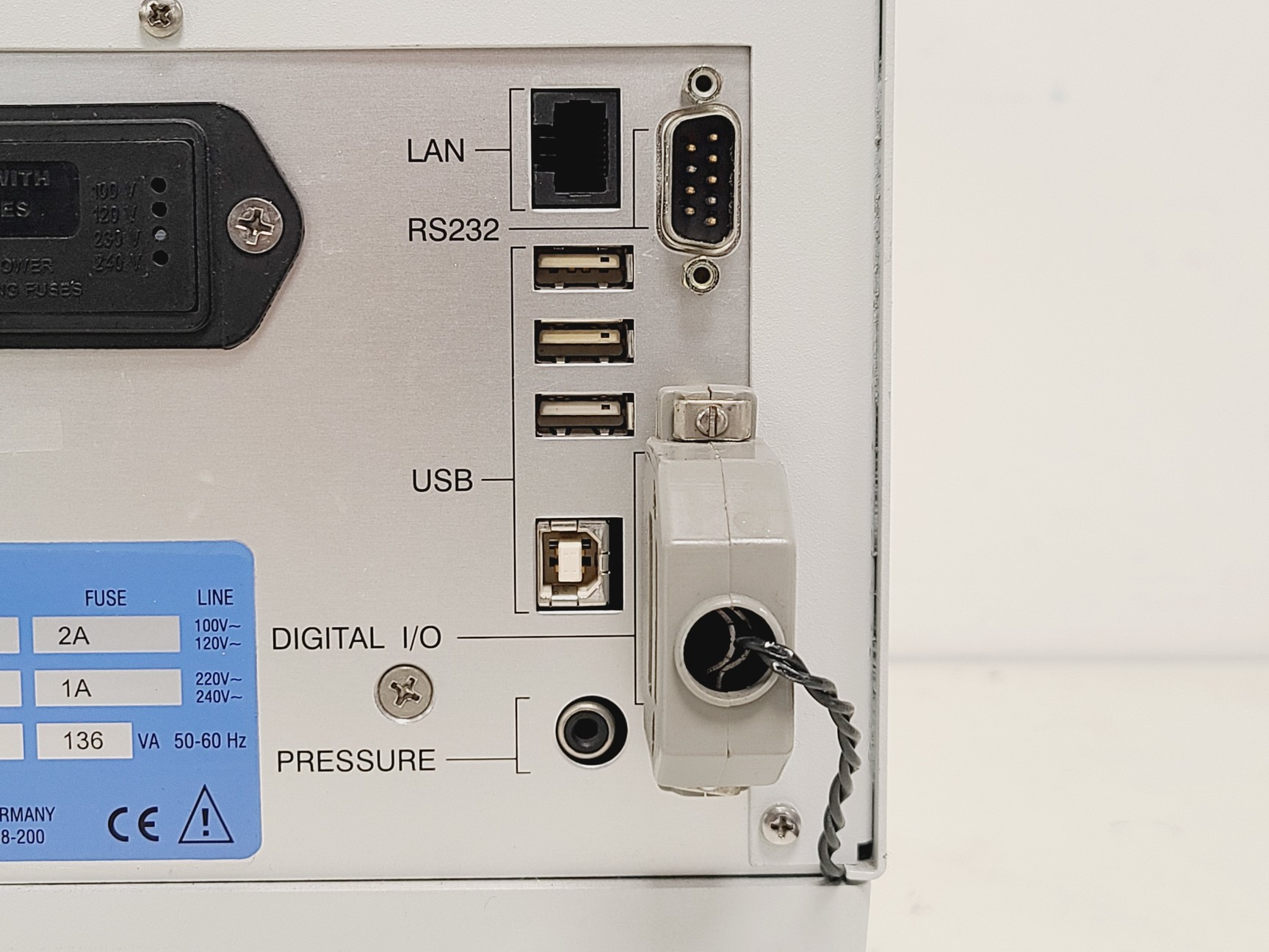 Sor Rack Dionex UVD170U W/ P680 HPLC Pump and SOR-100 Solvent Rack Chromatography
