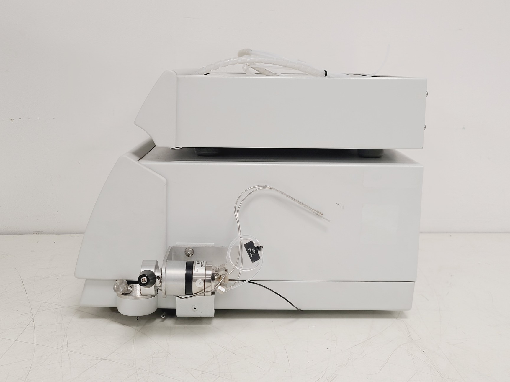 Sor Rack Dionex UVD170U W/ P680 HPLC Pump and SOR-100 Solvent Rack Chromatography