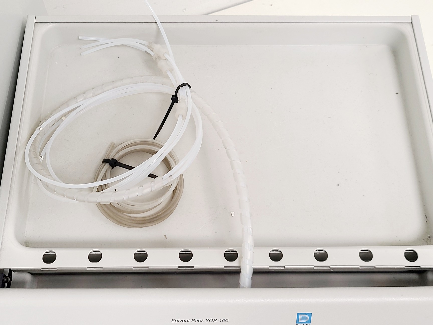 Sor Rack Dionex UVD170U W/ P680 HPLC Pump and SOR-100 Solvent Rack Chromatography