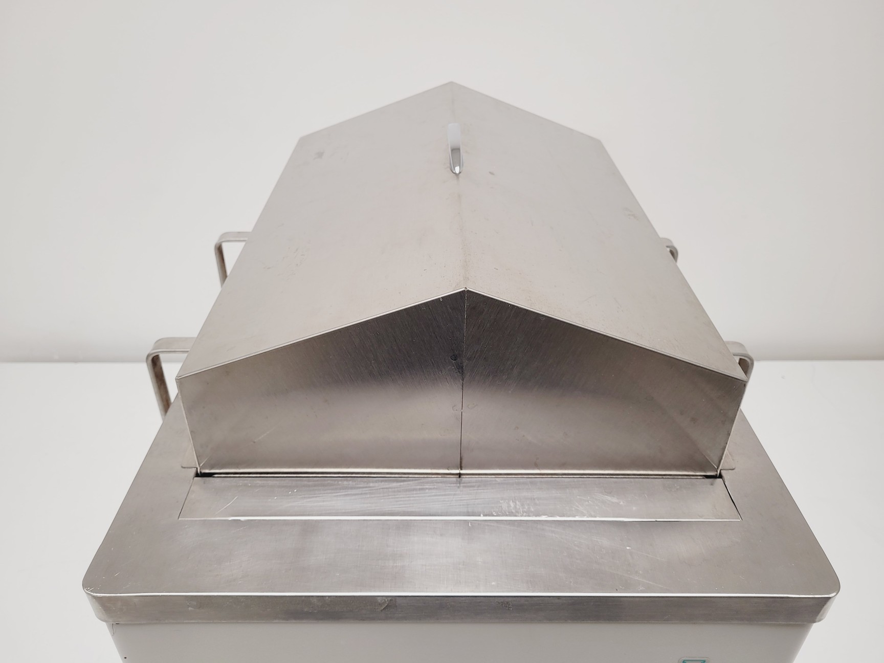 Image of New Brunswick Scientific Innova 3100 Shaking Waterbath 