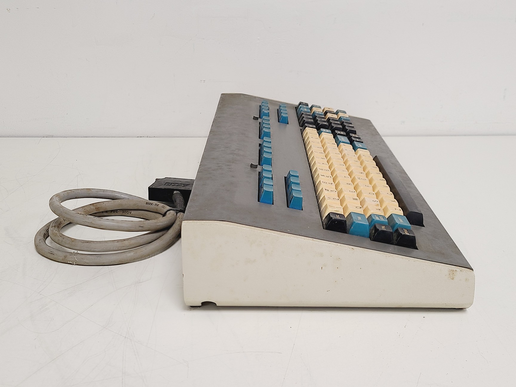 Image of Perkin Elmer 3500 Infared Data Station w/ Perkin Elmer Keyboard & Monitor