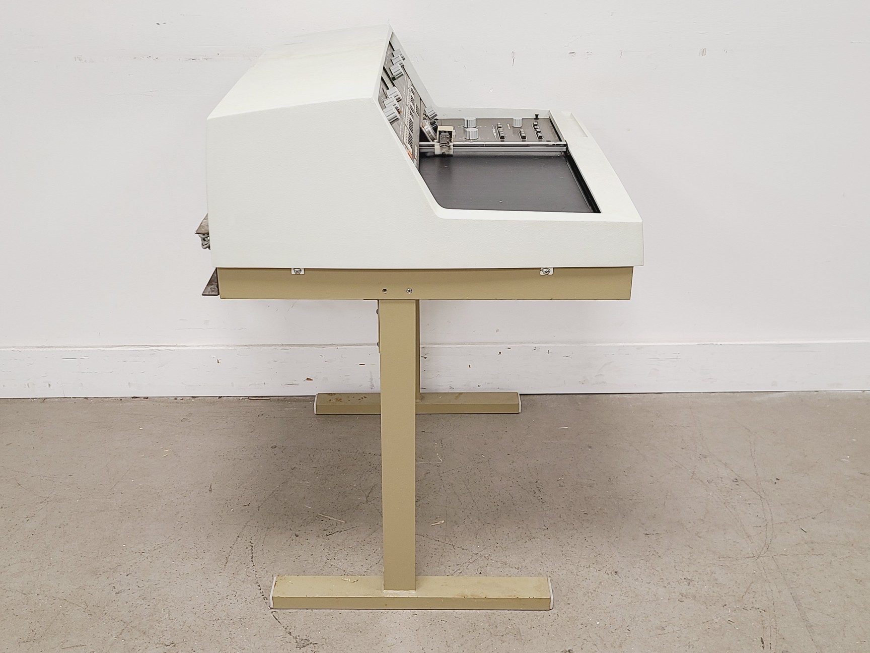 Image of JEOL JNM-PMX60si NMR Spectrometer