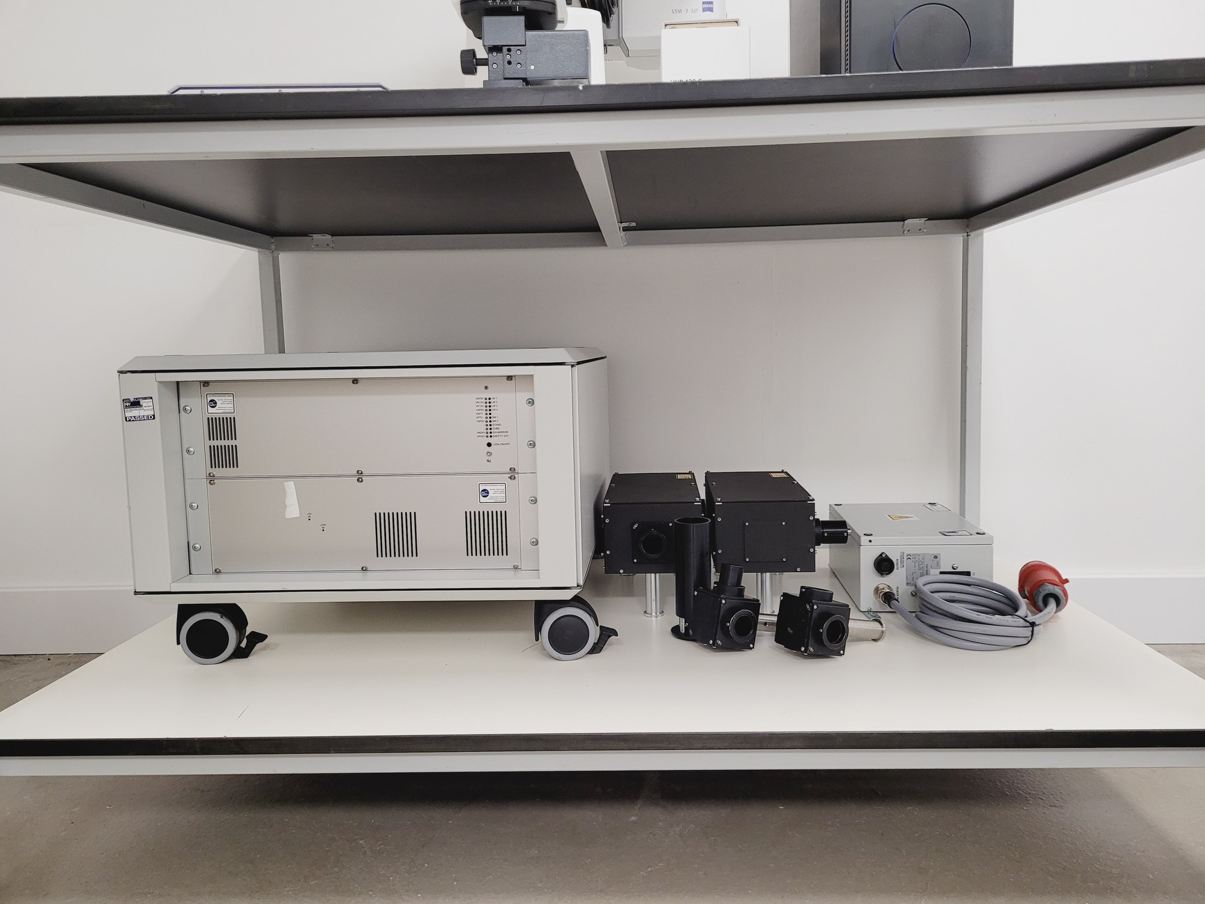 Image of Zeiss Examiner.Z1 Axio Upright with Laser System LSM7 Spares/Repair