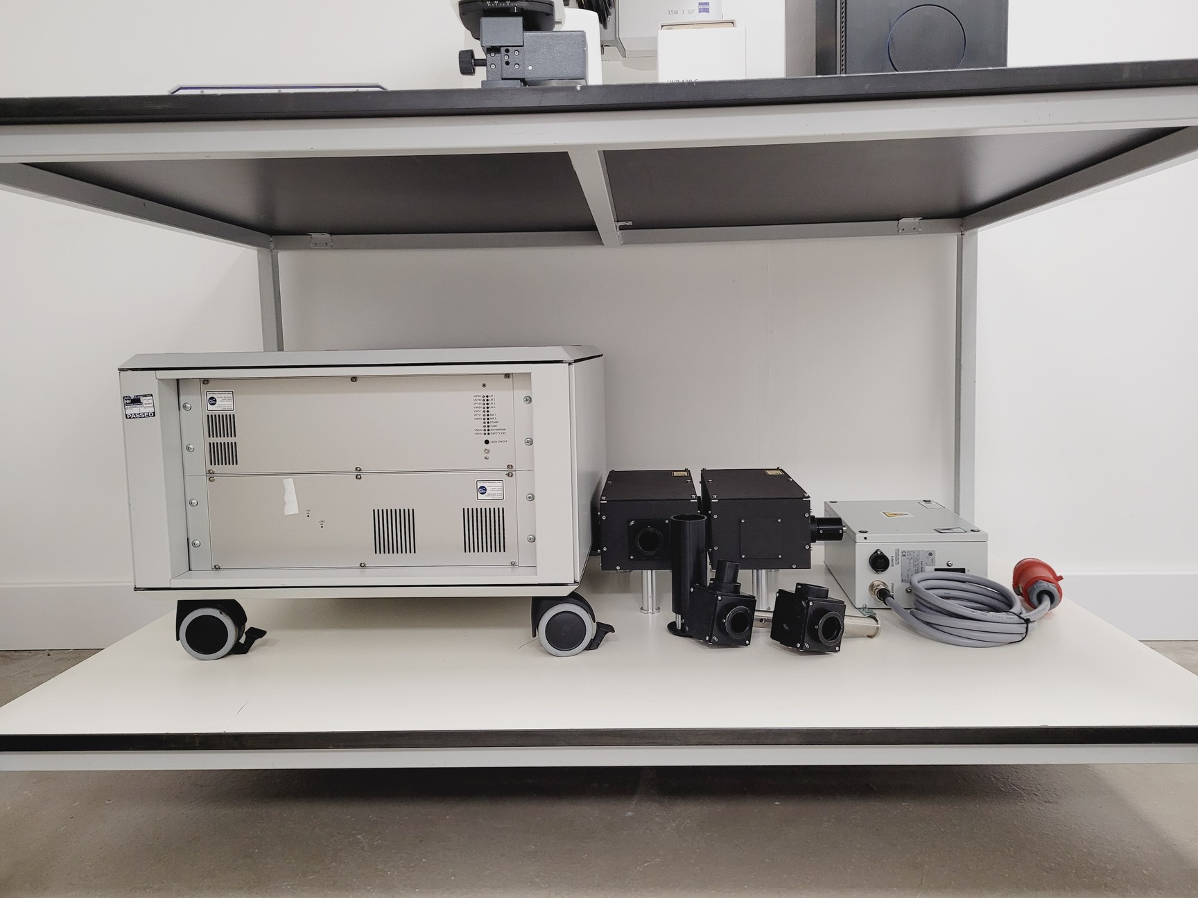 Image of Zeiss Examiner.Z1 Axio Upright with Laser System LSM7 Spares/Repair