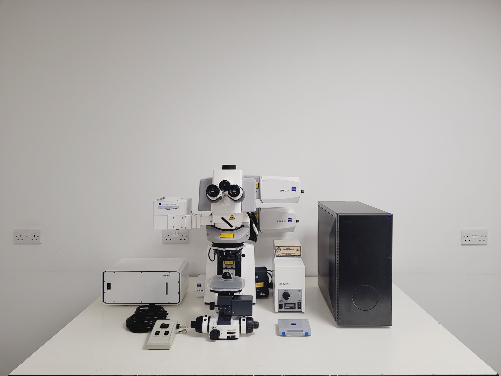 Image of Zeiss Examiner.Z1 Axio Upright with Laser System LSM7 Spares/Repair