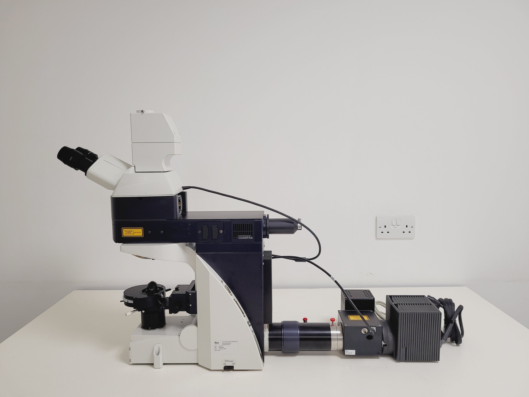 Image of Leica DM6000 CFS Upright Fluorescence Microscope Body w/ EL6000 Spares/Repair