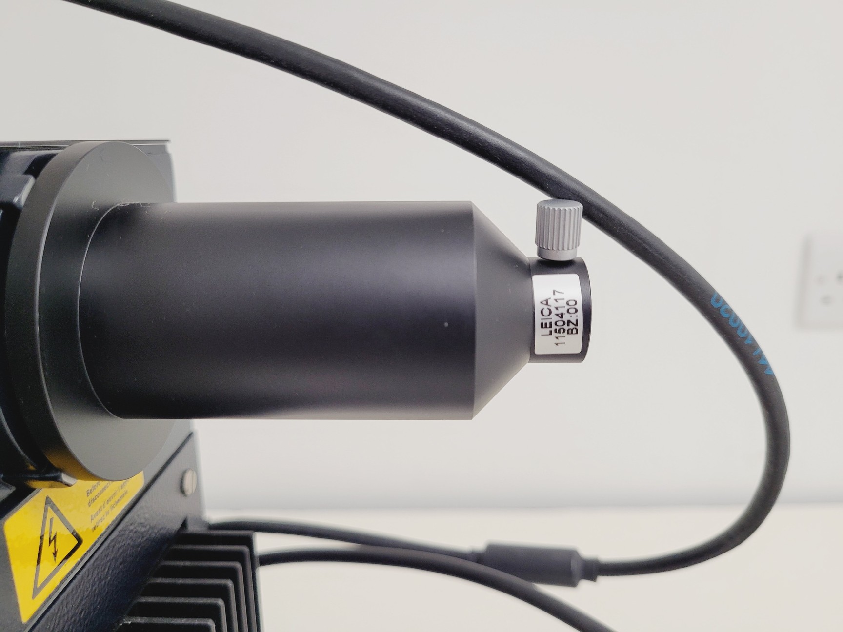 Image of Leica DM6000 CFS Upright Fluorescence Microscope Body w/ EL6000 Spares/Repair