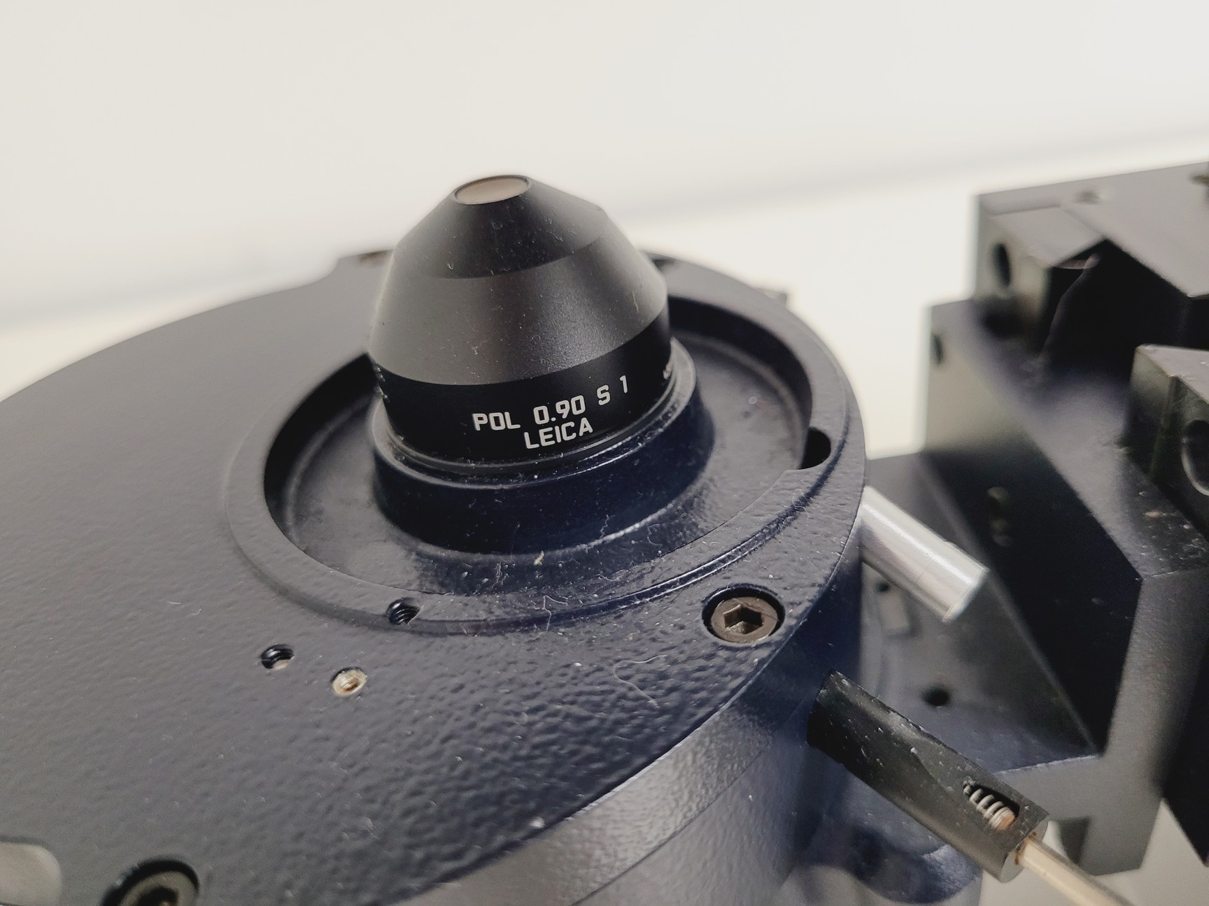 Image of Leica DM6000 CFS Upright Fluorescence Microscope Body w/ EL6000 Spares/Repair