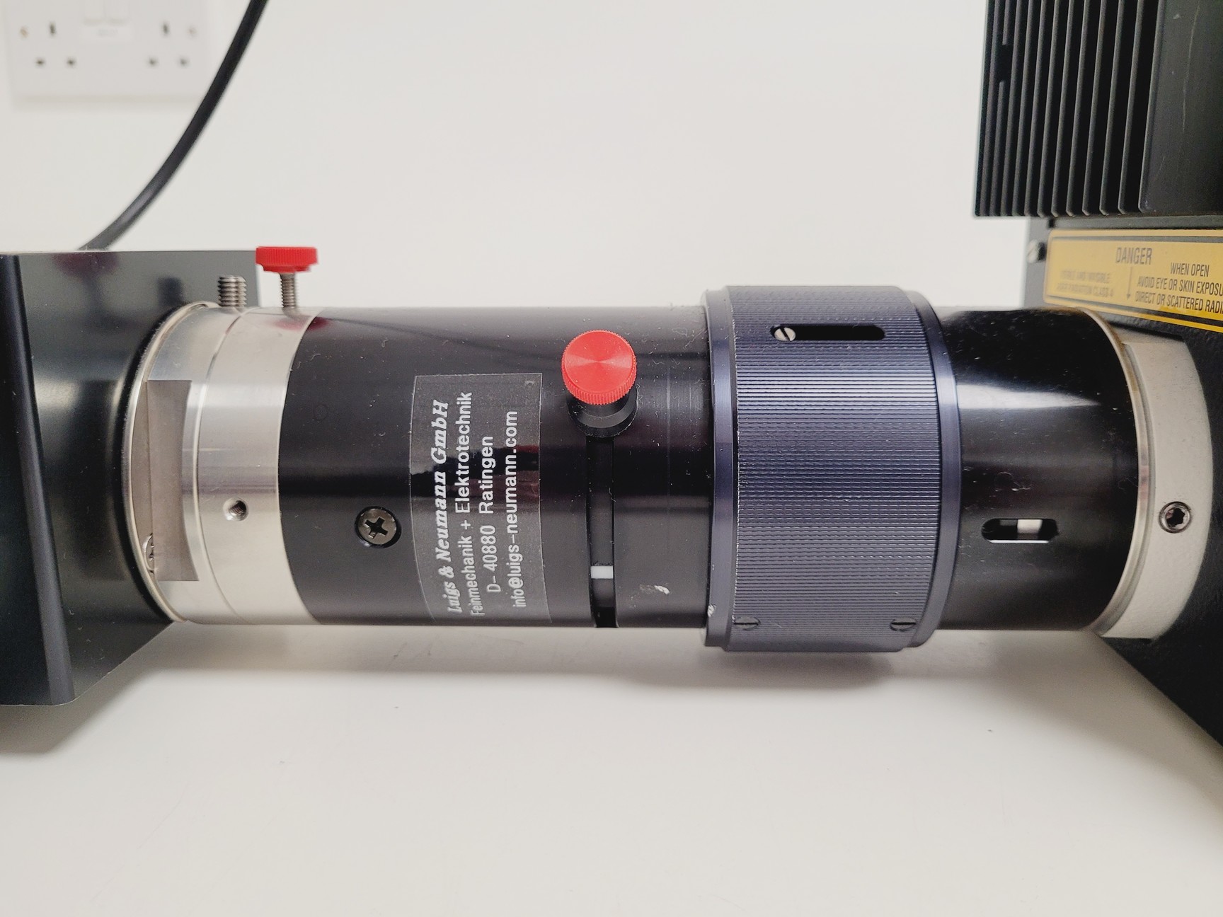 Image of Leica DM6000 CFS Upright Fluorescence Microscope Body w/ EL6000 Spares/Repair
