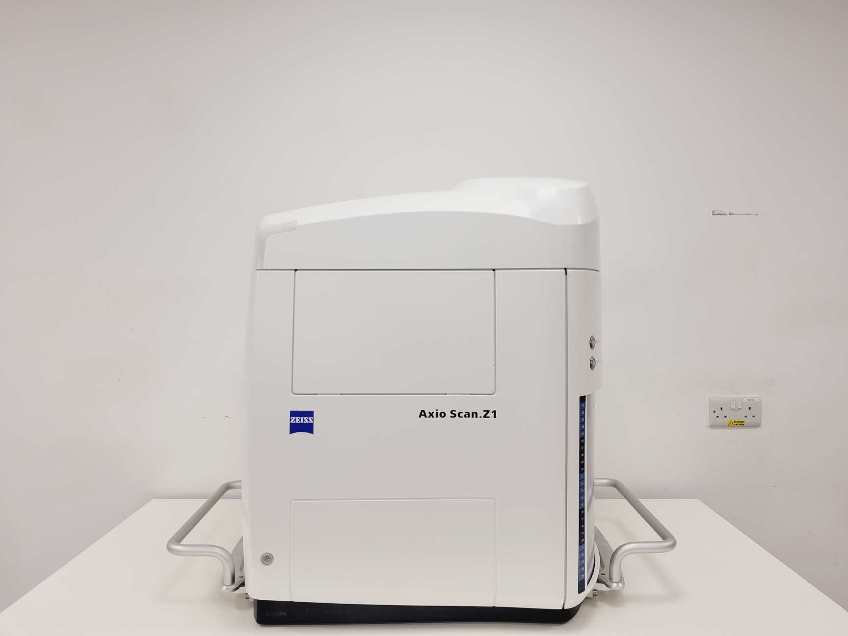 Image of Zeiss Axio Scan.Z1 Slide Scanner System with PC, Zen 3.1 Software & Accessories