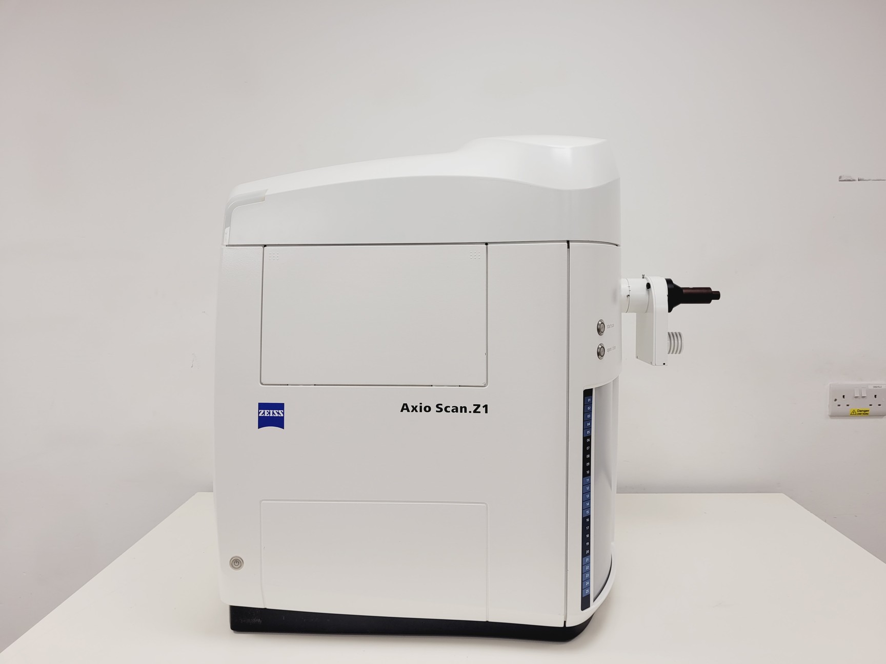 Image of Zeiss Axio Scan.Z1 Slide Scanner System with PC, Zen 3.1 Software & Accessories
