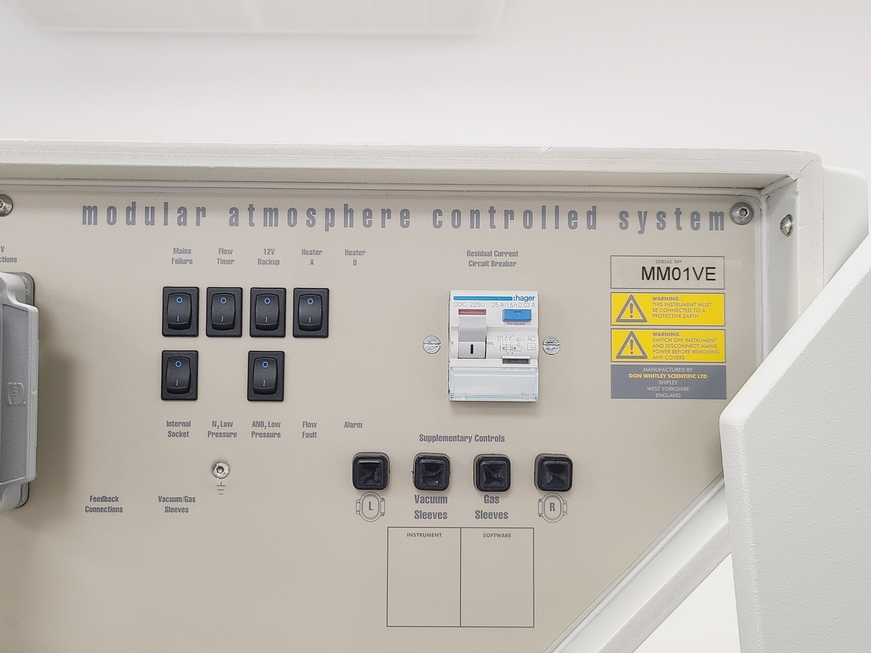 Image of DW Whitley MG500 Anaerobic Workstation Glove Box