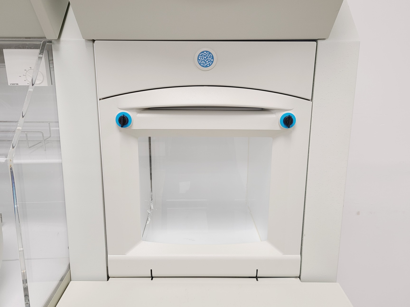 Image of DW Whitley MG500 Anaerobic Workstation Glove Box