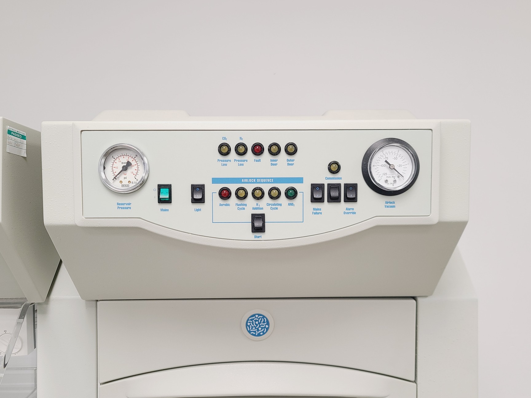 Image of DW Whitley MG500 Anaerobic Workstation Glove Box