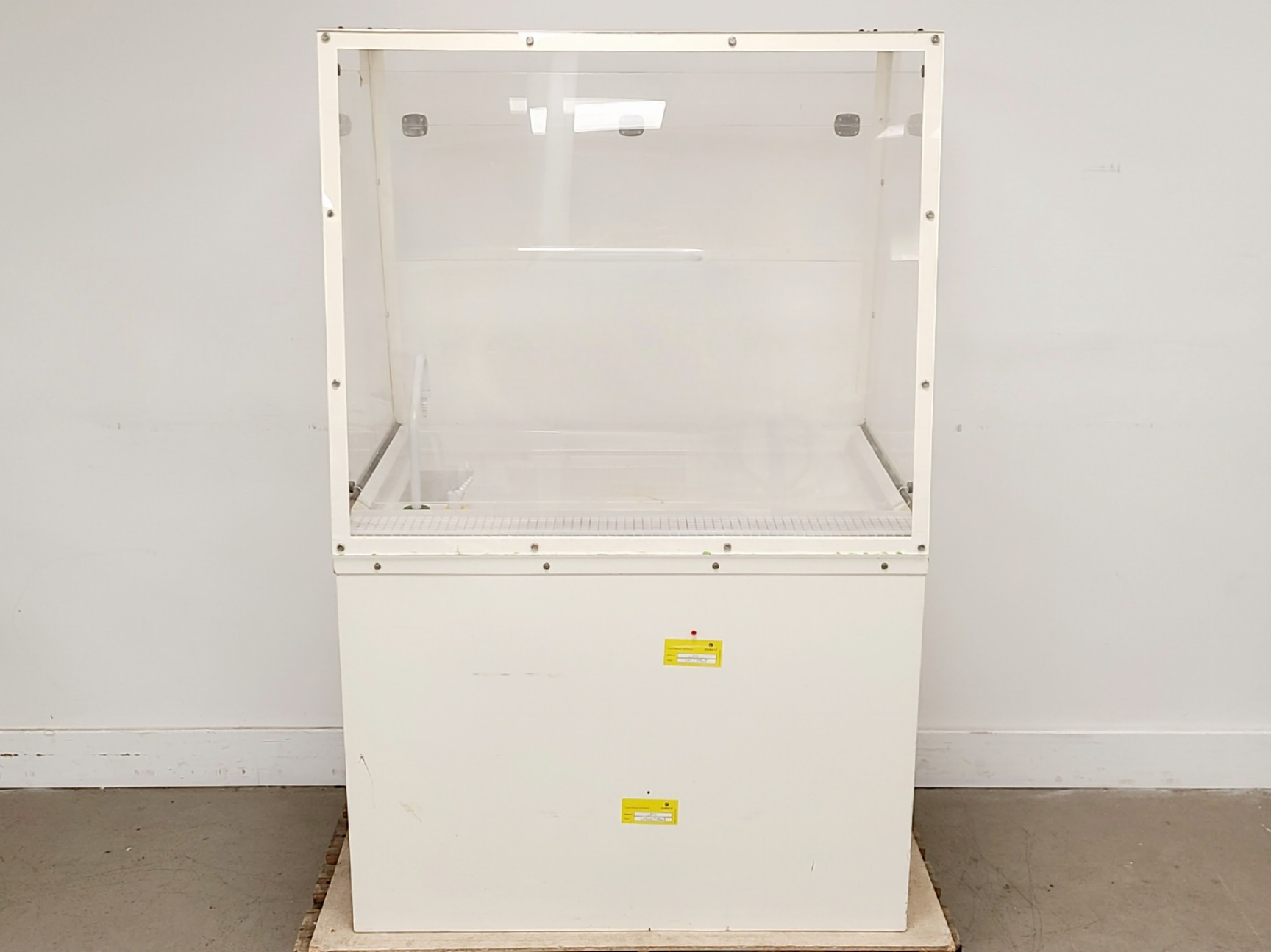 Image of Monmouth Scientific Circulaire MFC 1000S Fume Cabinet