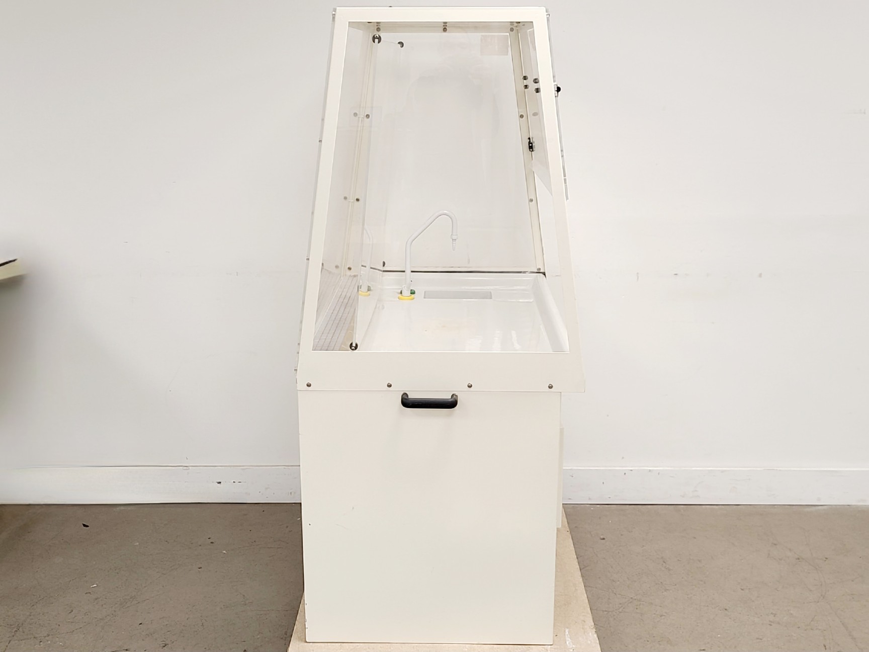 Image of Monmouth Scientific Circulaire MFC 1000S Fume Cabinet