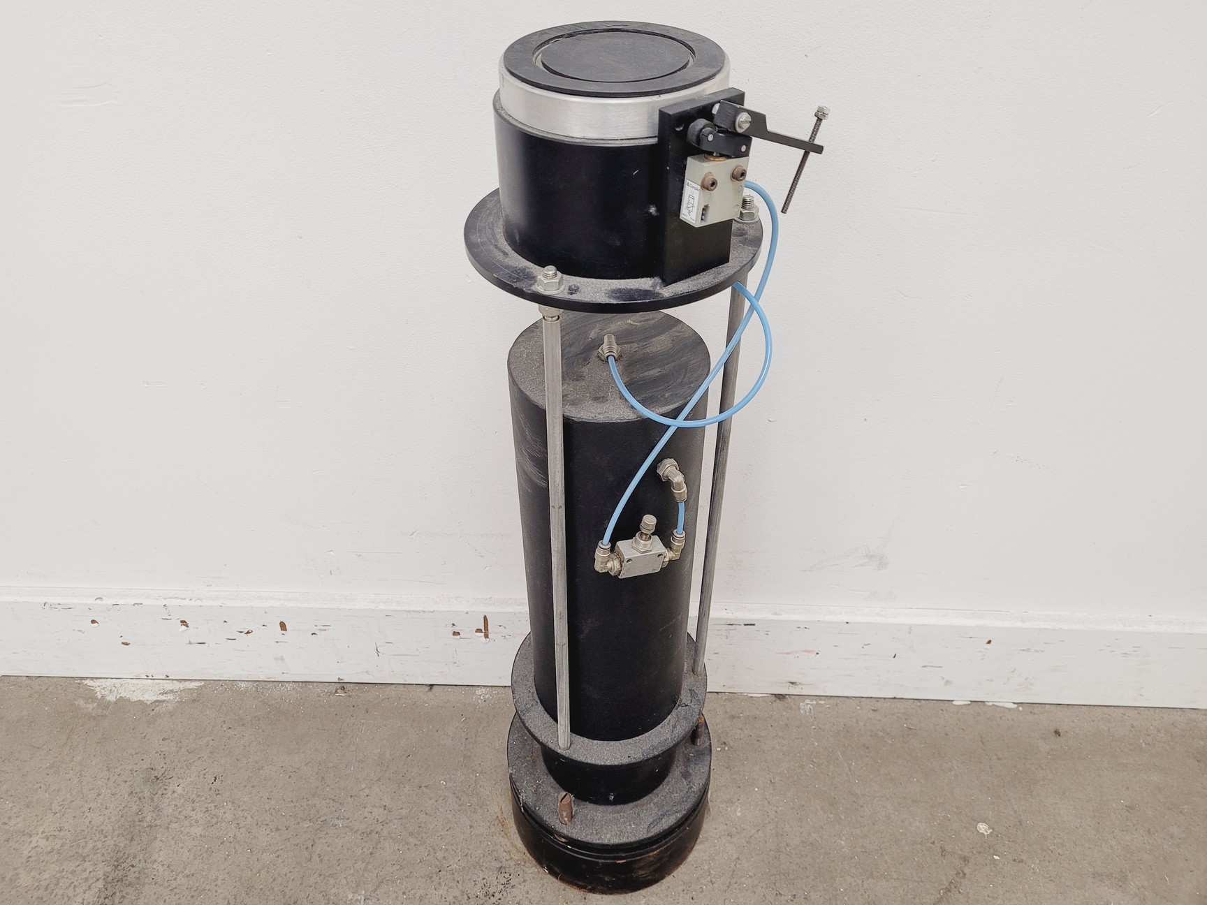 Image of 3 x Forschungsverbund 394 Pneumatic Optical Table Isolators