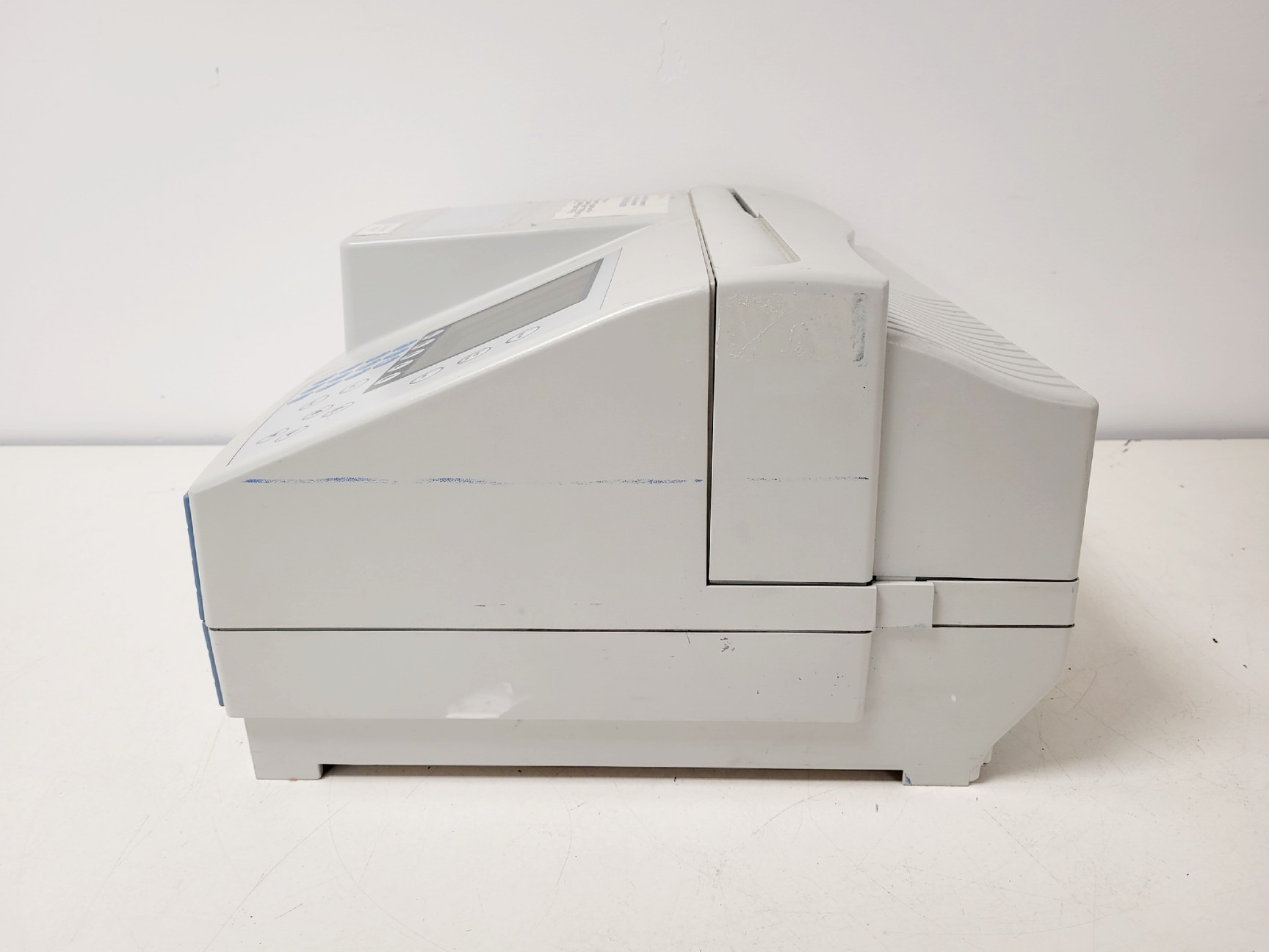 Image of Thermo Scientific Helios Omega UV-VIS Spectrophotometer Lab 