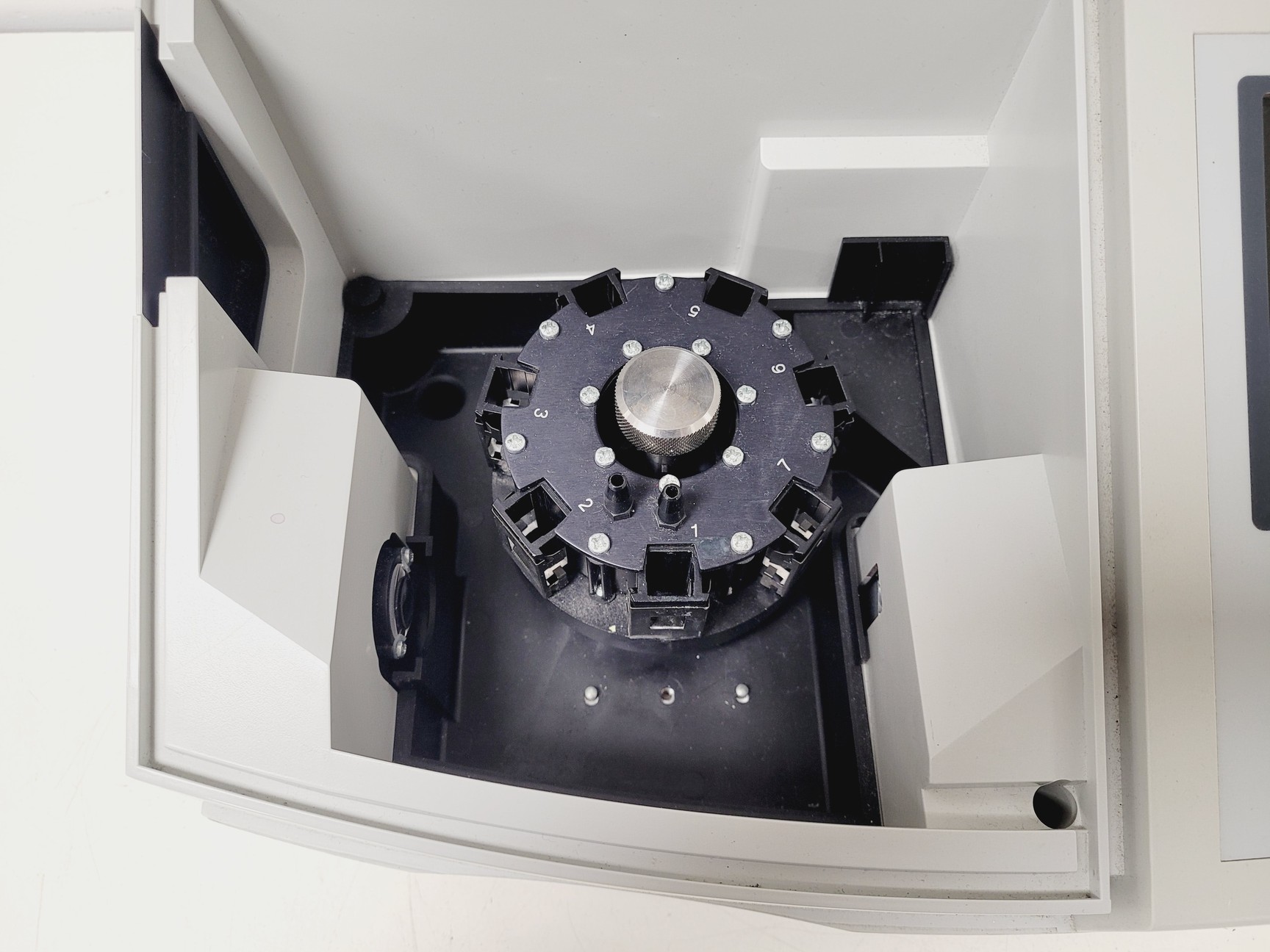 Image of Thermo Scientific Helios Omega UV-VIS Spectrophotometer Lab 