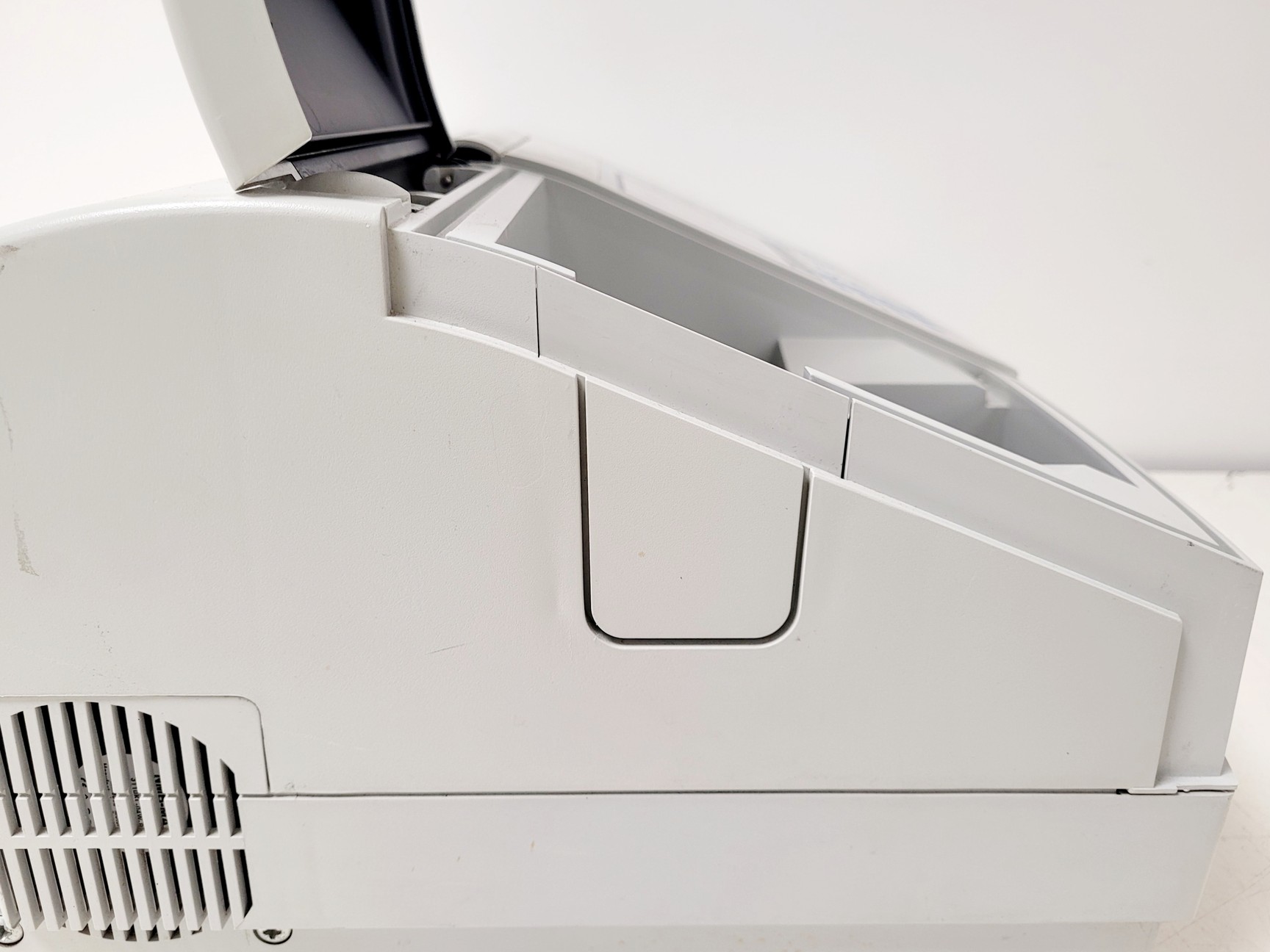 Image of Thermo Scientific Helios Omega UV-VIS Spectrophotometer Lab