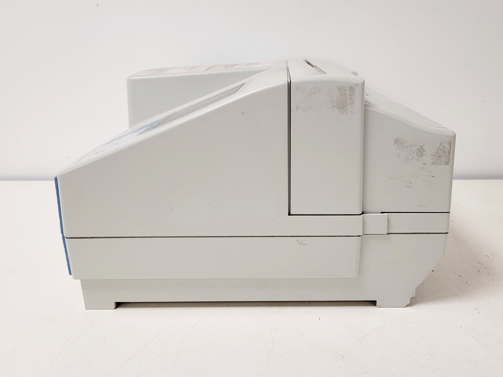 Image of Thermo Scientific Helios Omega UV-VIS Spectrophotometer Lab