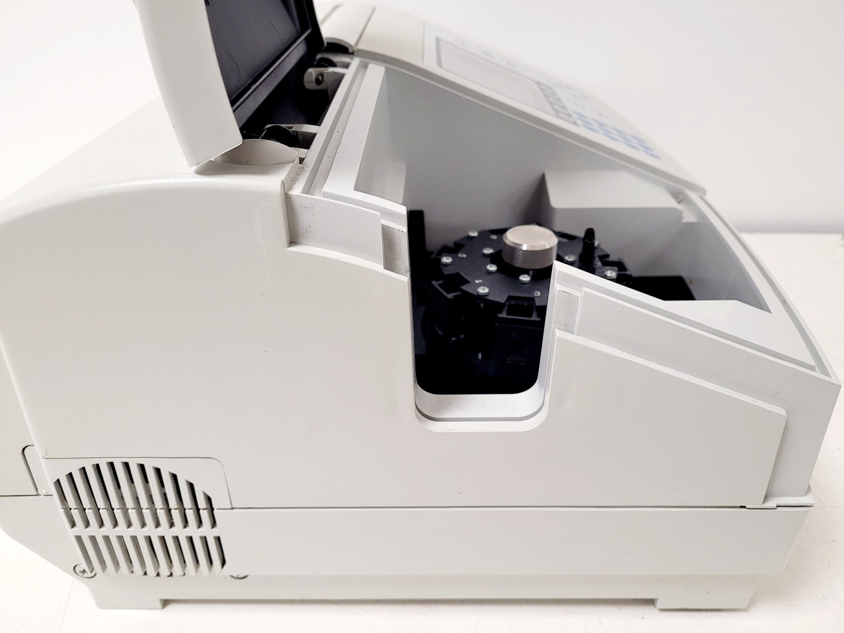 Image of Thermo Scientific Helios Omega UV-VIS Spectrophotometer Lab