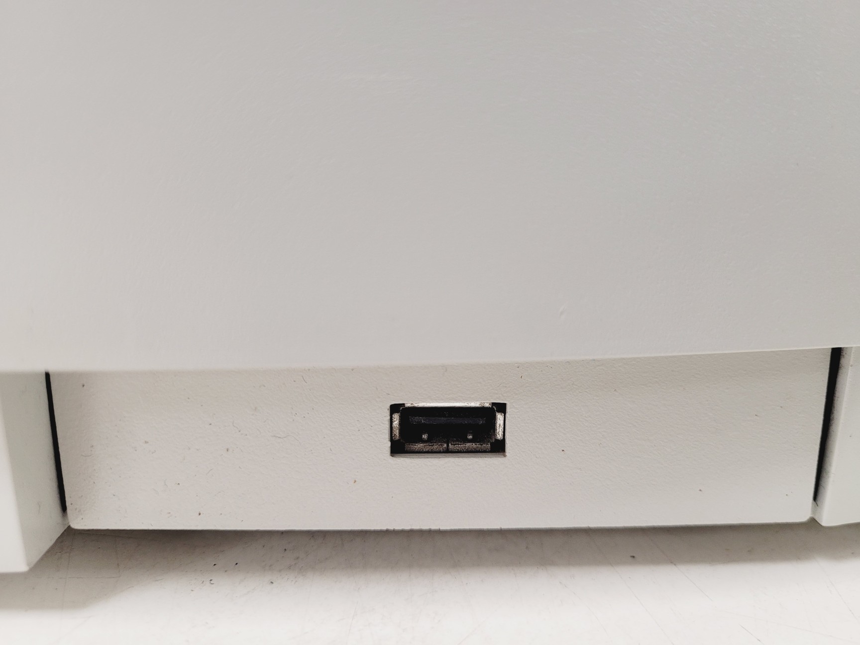 Thermo Scientific Helios Omega UV-VIS Spectrophotometer Lab