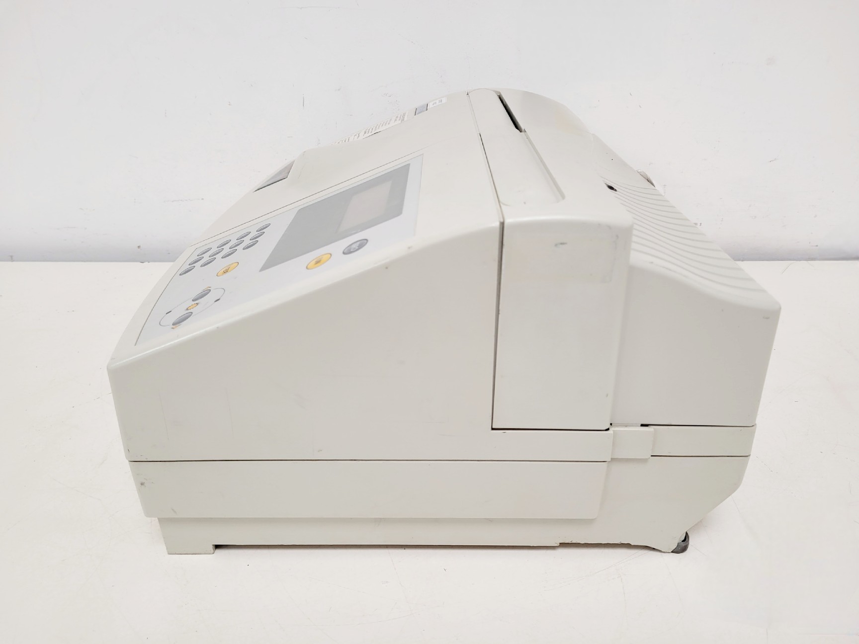 Image of Unicam Helios Gamma UV-Vis Spectrophotometer Lab