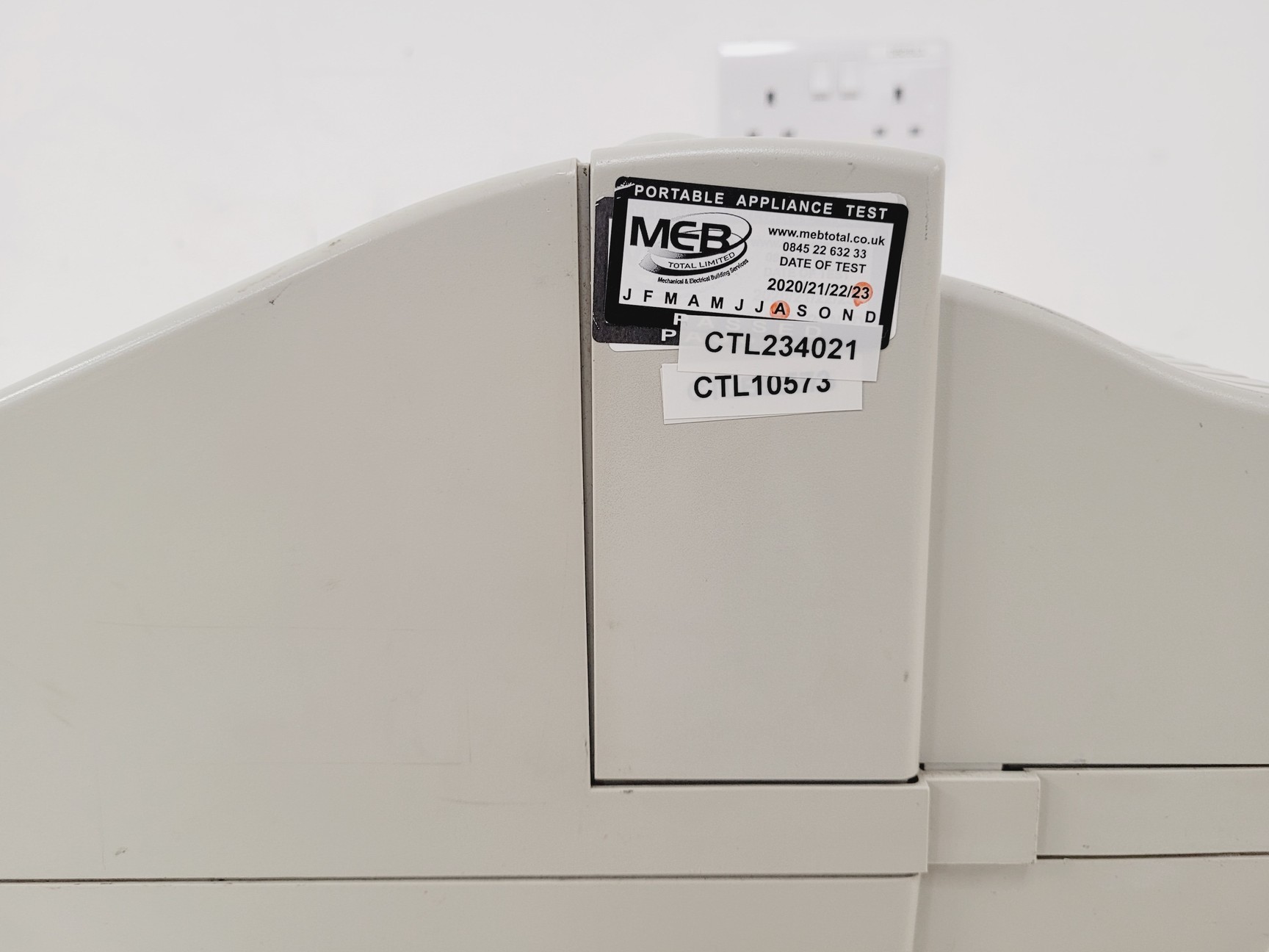 Image of Unicam Helios Gamma UV-Vis Spectrophotometer Lab