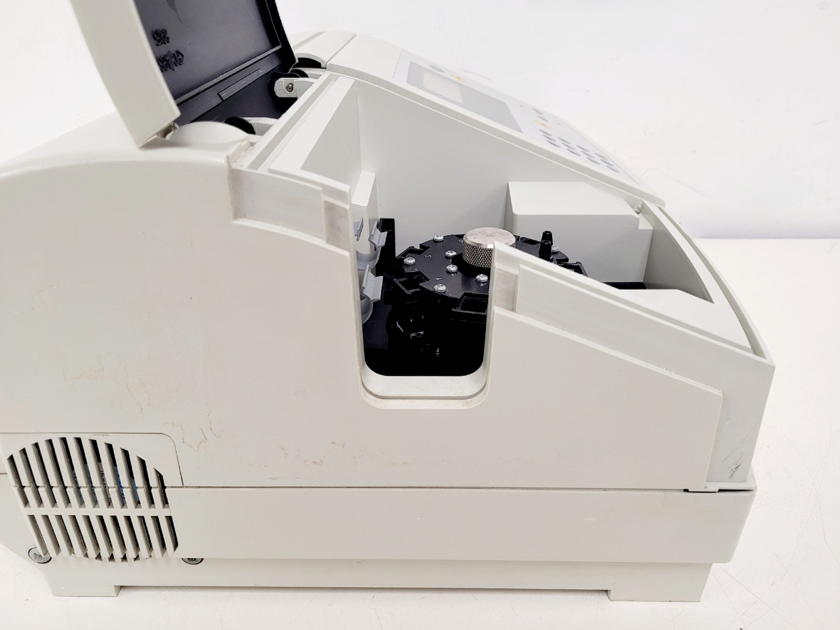 Image of Unicam Helios Gamma UV-Vis Spectrophotometer Lab