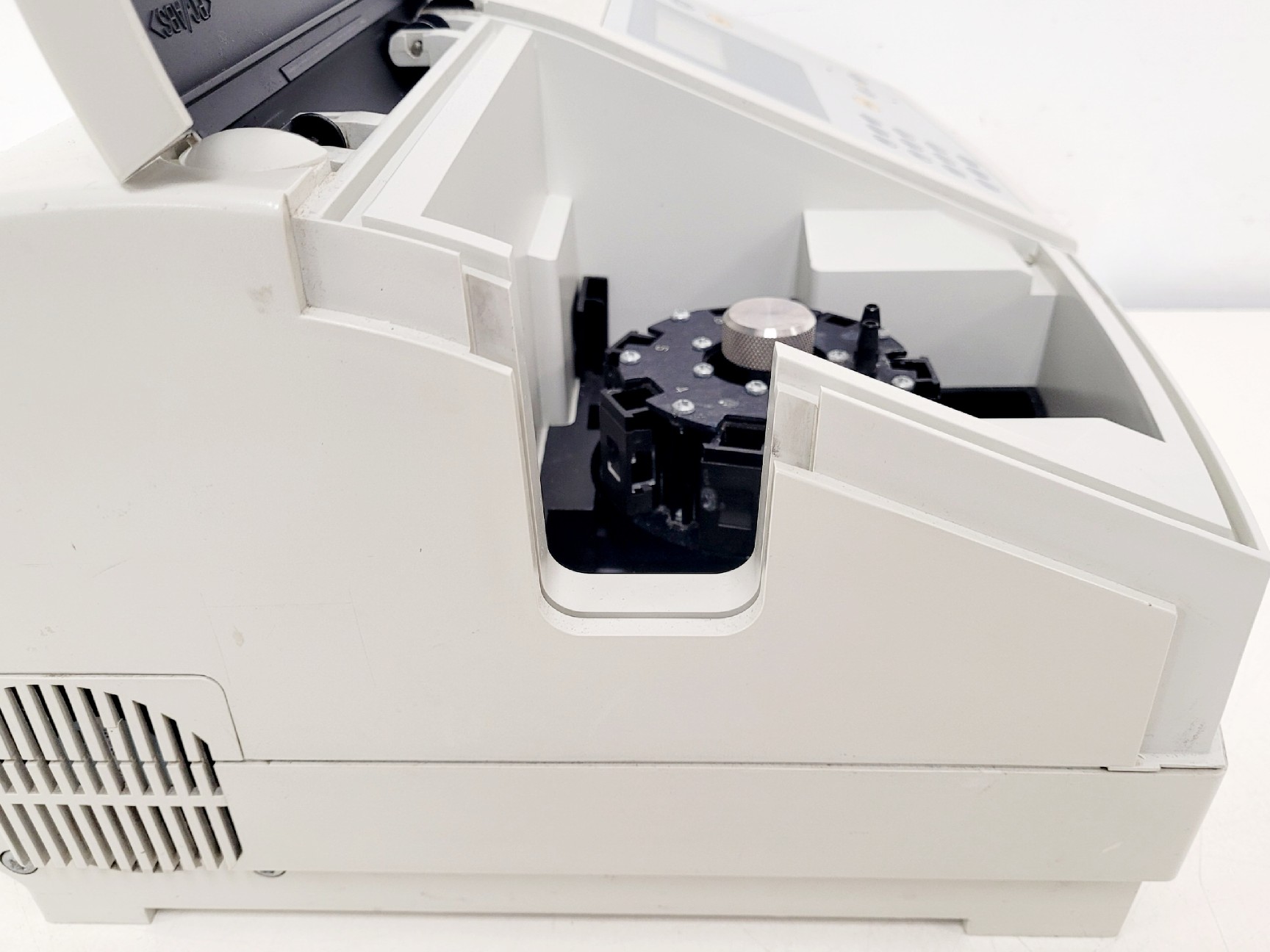 Image of Unicam Helios Gamma UV-Vis Spectrophotometer Lab