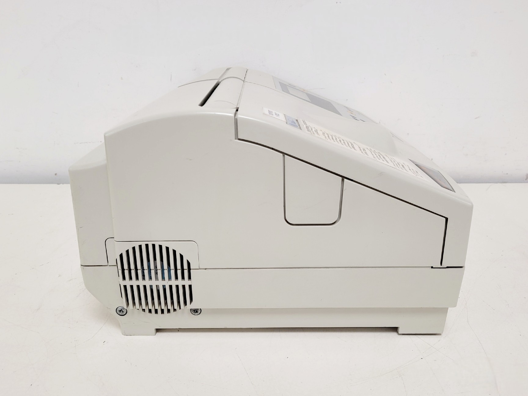 Image of Unicam Helios Gamma UV-Vis Spectrophotometer Lab