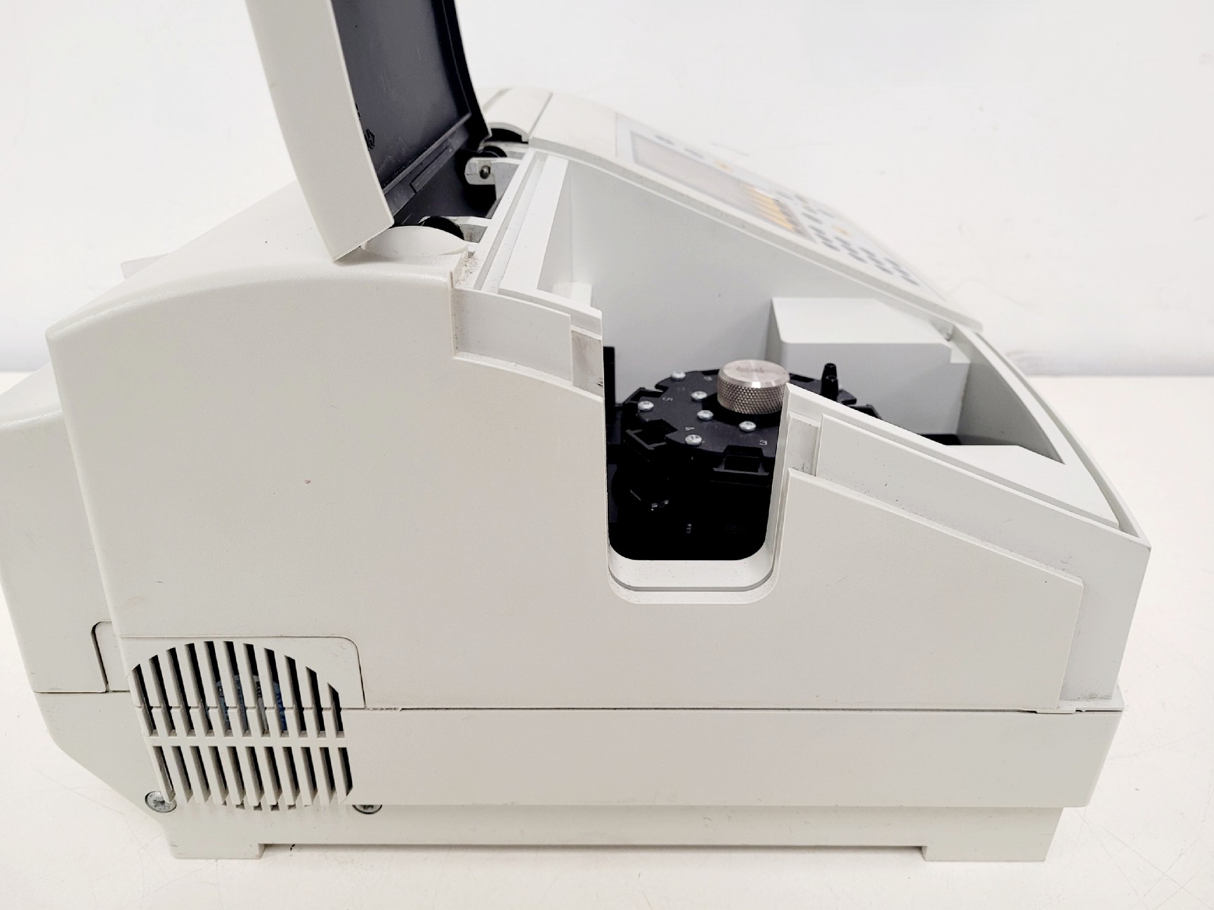 Image of Thermo Helios Gamma UV-Vis Spectrophotometer Lab