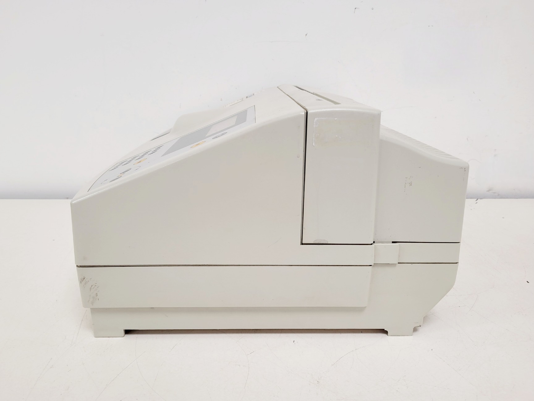 Image of Unicam Helios Gamma UV-VIS Spectrophotometer Lab