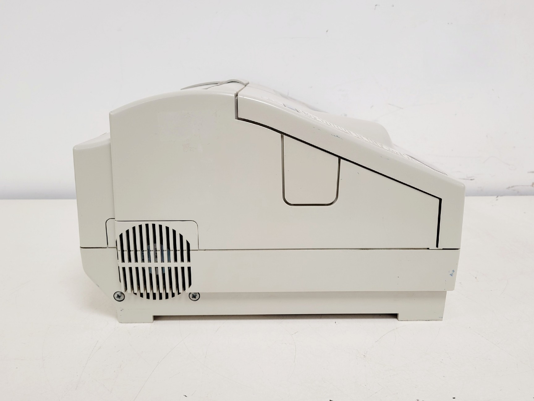 Image of Unicam Helios Gamma UV-VIS Spectrophotometer Lab