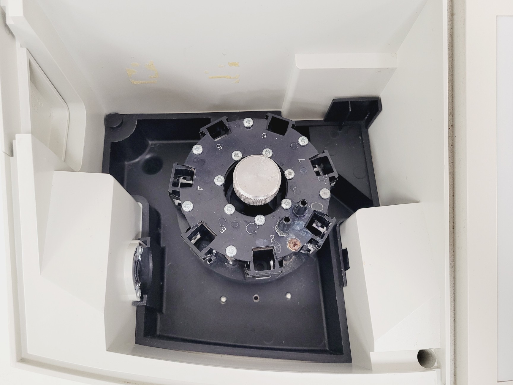 Image of Unicam Helios Gamma UV-VIS Spectrophotometer Lab