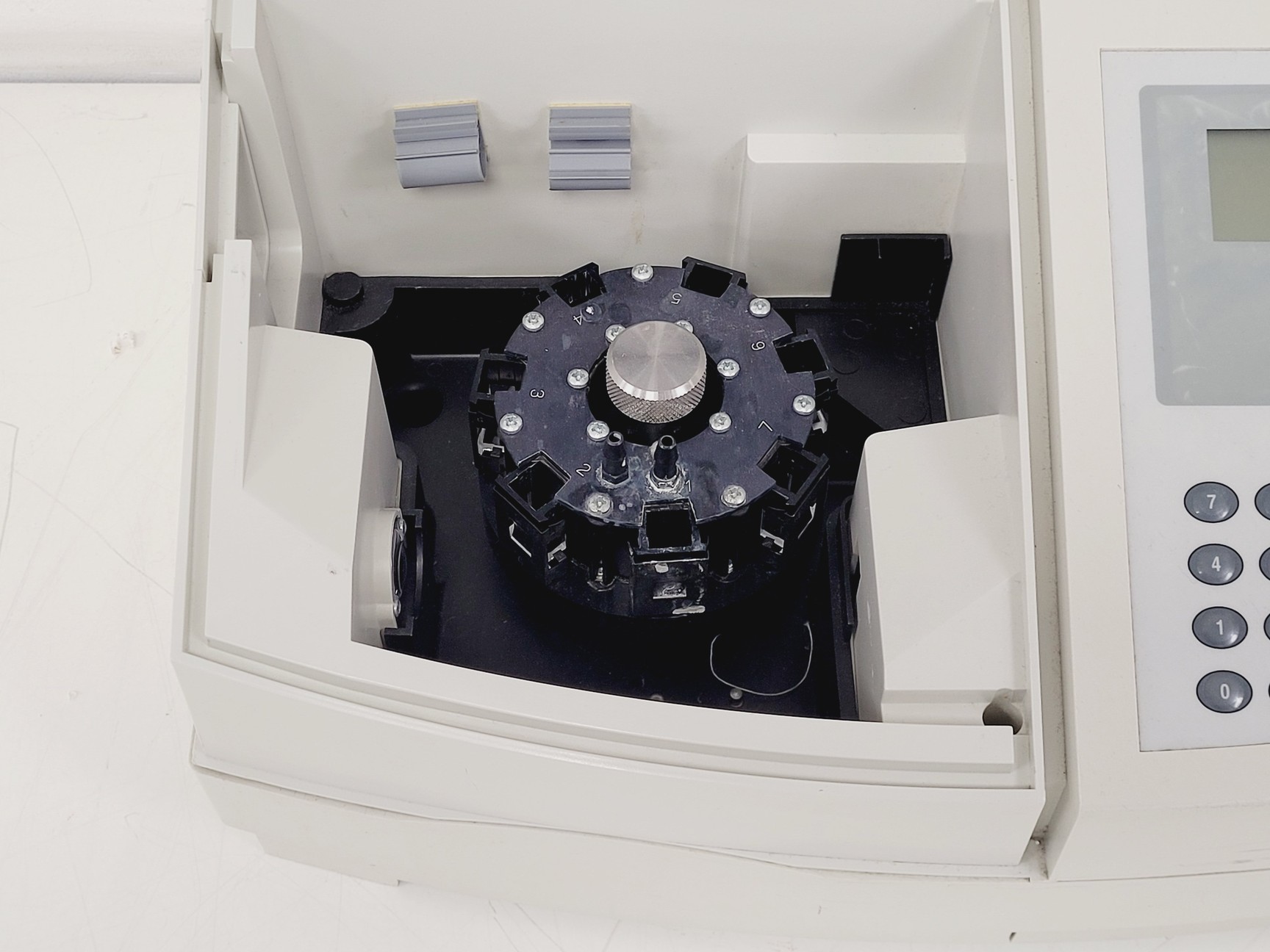 Image of Unicam Helios Gamma UV-VIS Spectrophotometer Lab