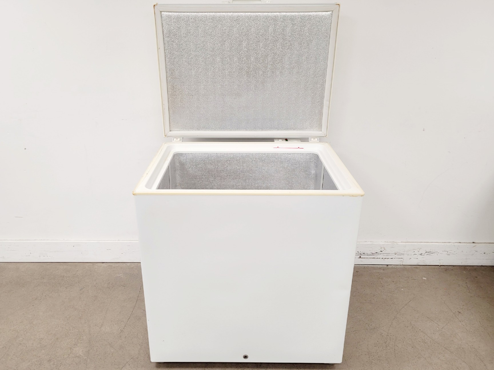 Image of Proline PLC218W Chest Freezer
